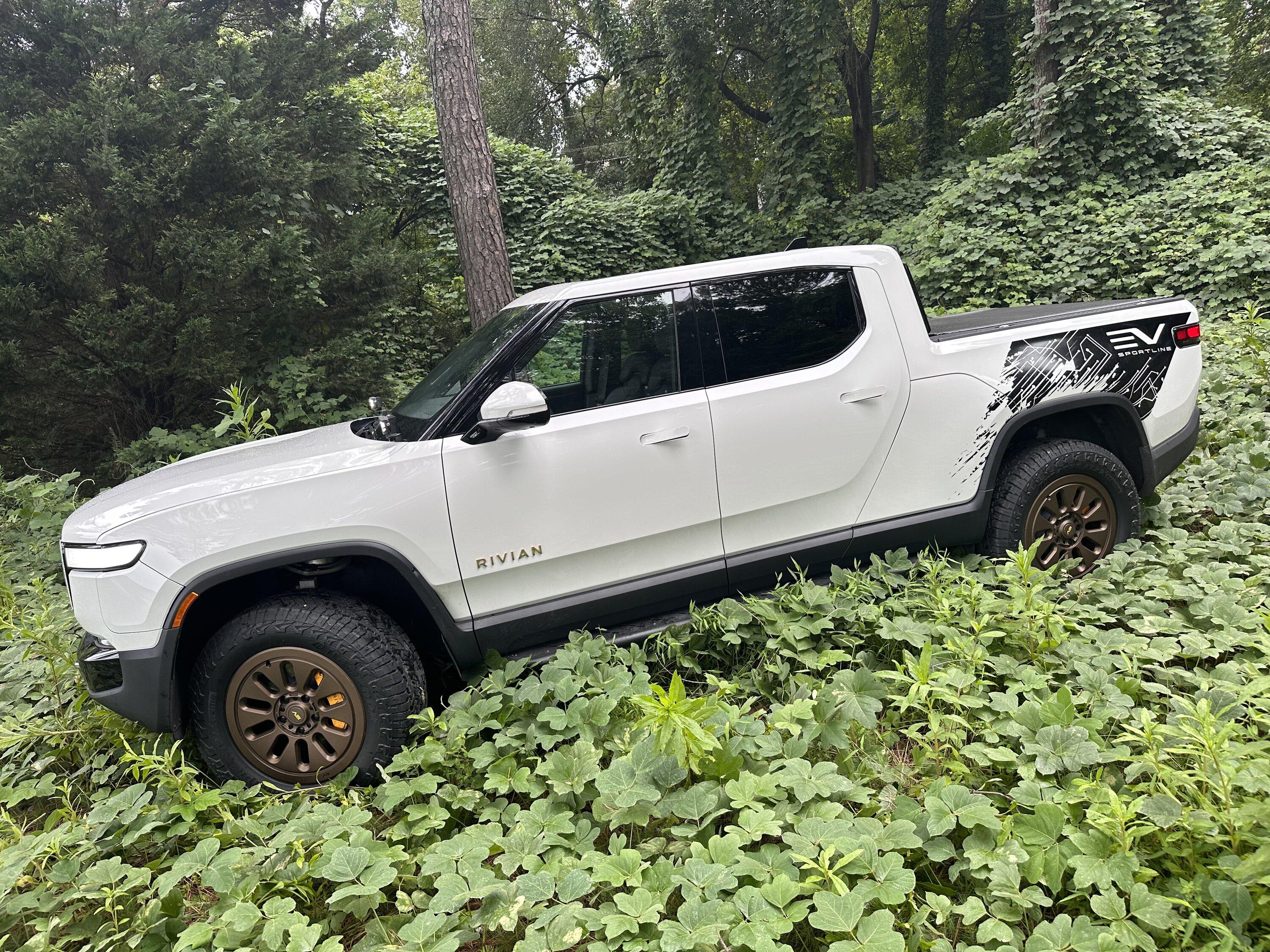 Rivian R1T R1S R1000 wheels in action - ripping up trails in Off Road Mode - Video must see 5BB838A6-F646-41F5-92CC-54BA291791BE