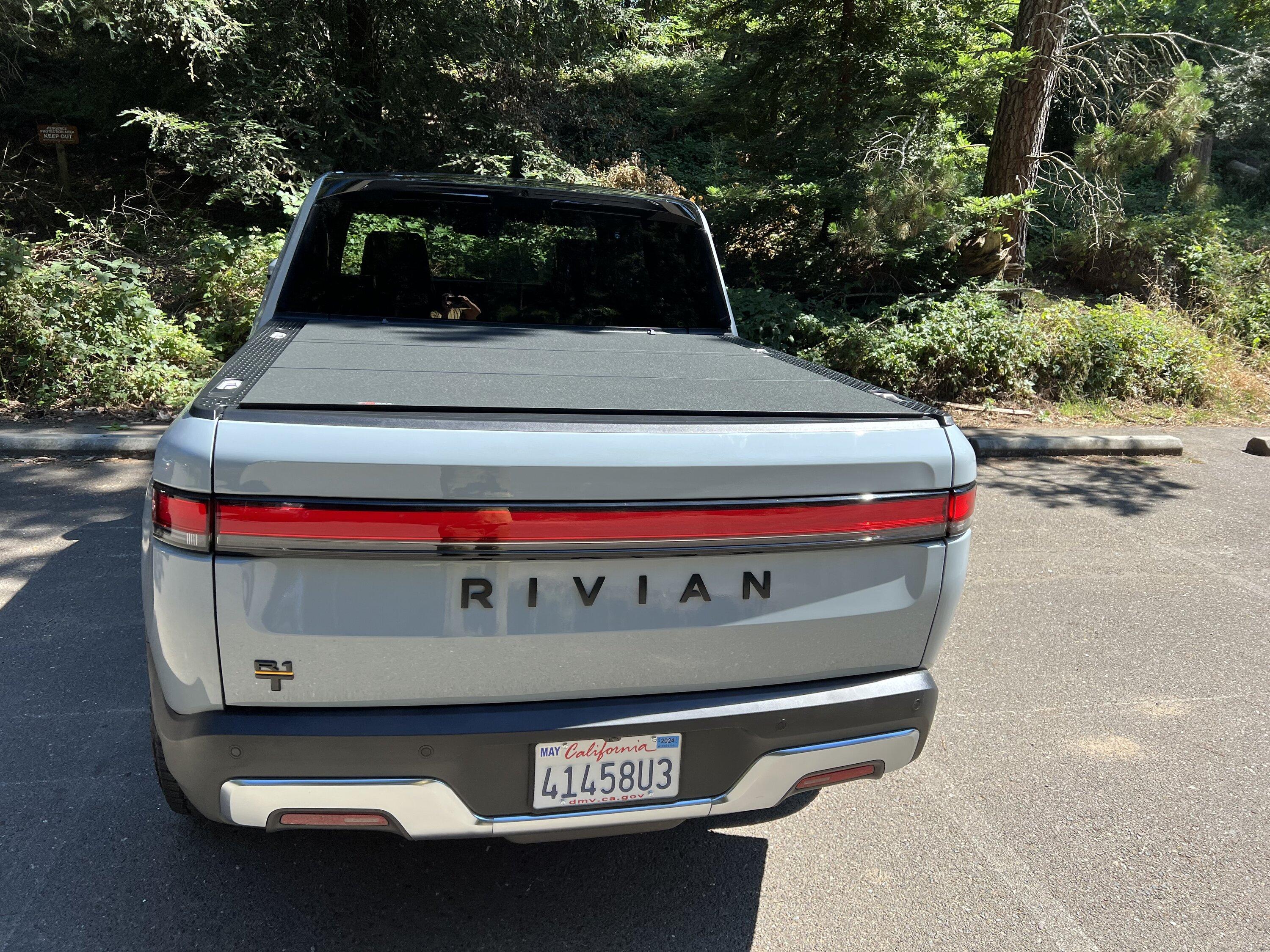 Rivian R1T R1S LOMAX FOLDING HARD COVER IMG_5196