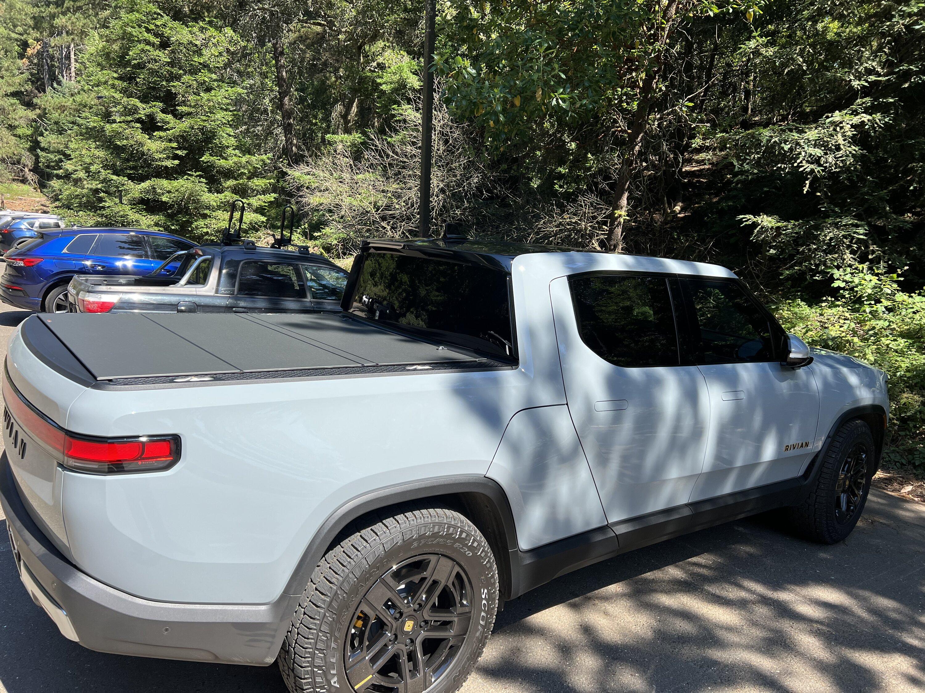 Rivian R1T R1S LOMAX FOLDING HARD COVER IMG_5197