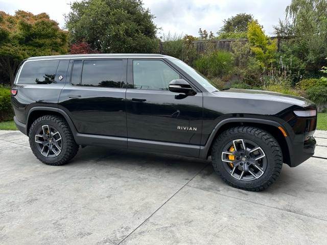 Rivian R1T R1S BFG KO2 - 275/65r20 tires installed on my R1T IMG_3712
