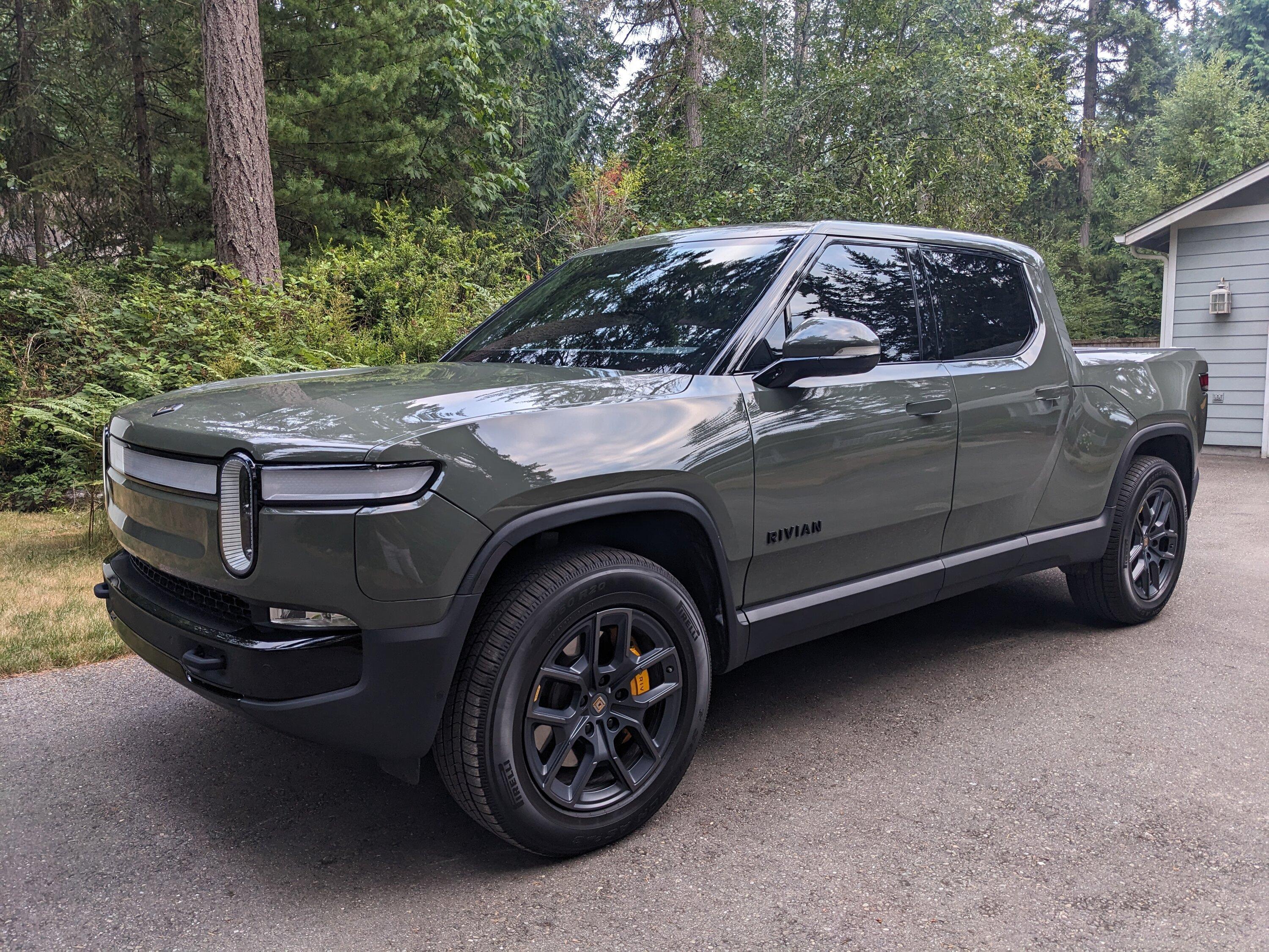 Rivian R1T R1S Launch Green Going Black PXL_20230811_024814182