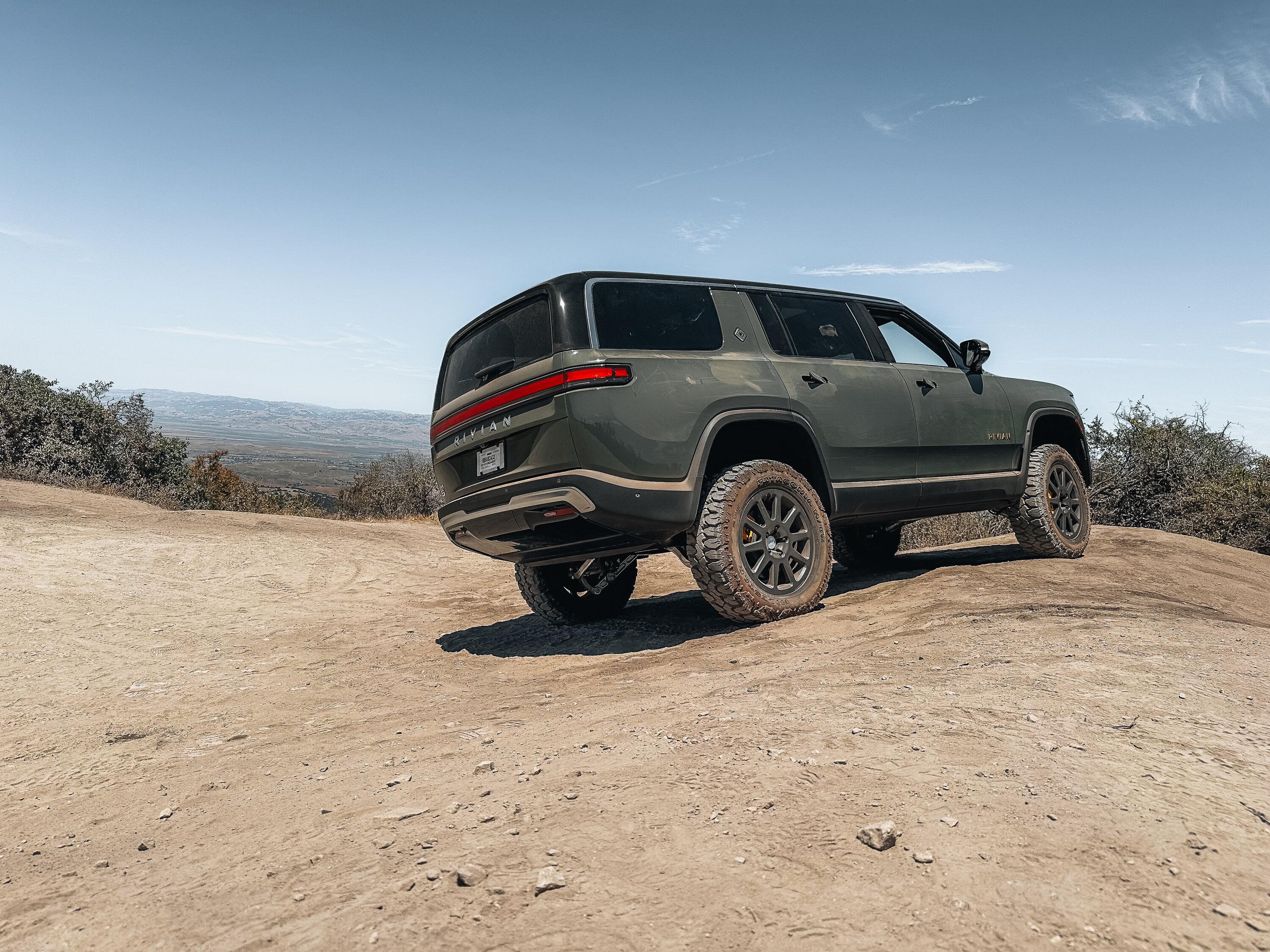 Rivian R1T R1S R1SKY Launch Green R1S Build Thread IMG_1395