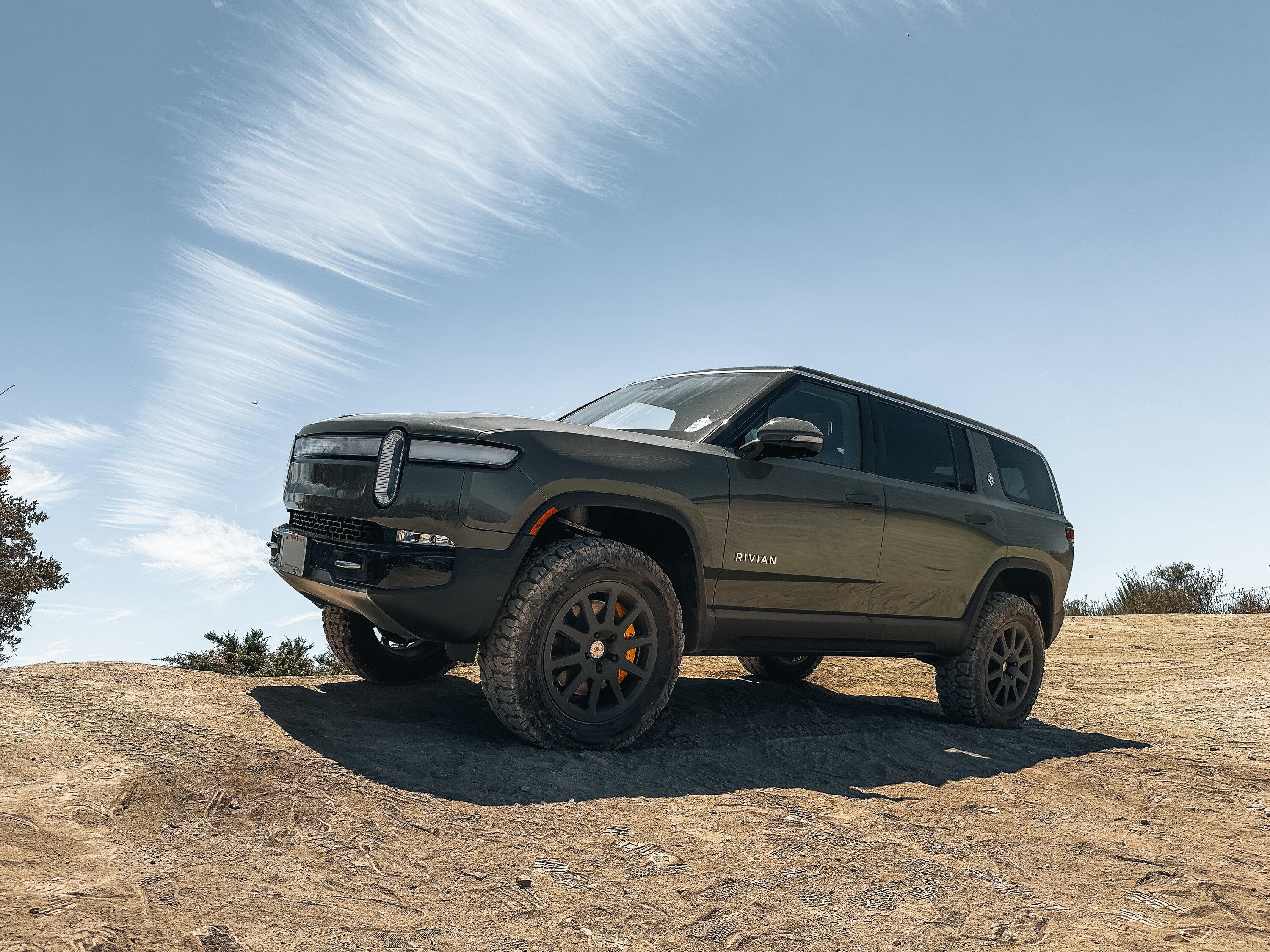 Rivian R1T R1S ? LAUNCH GREEN R1S  Photos img_1382-