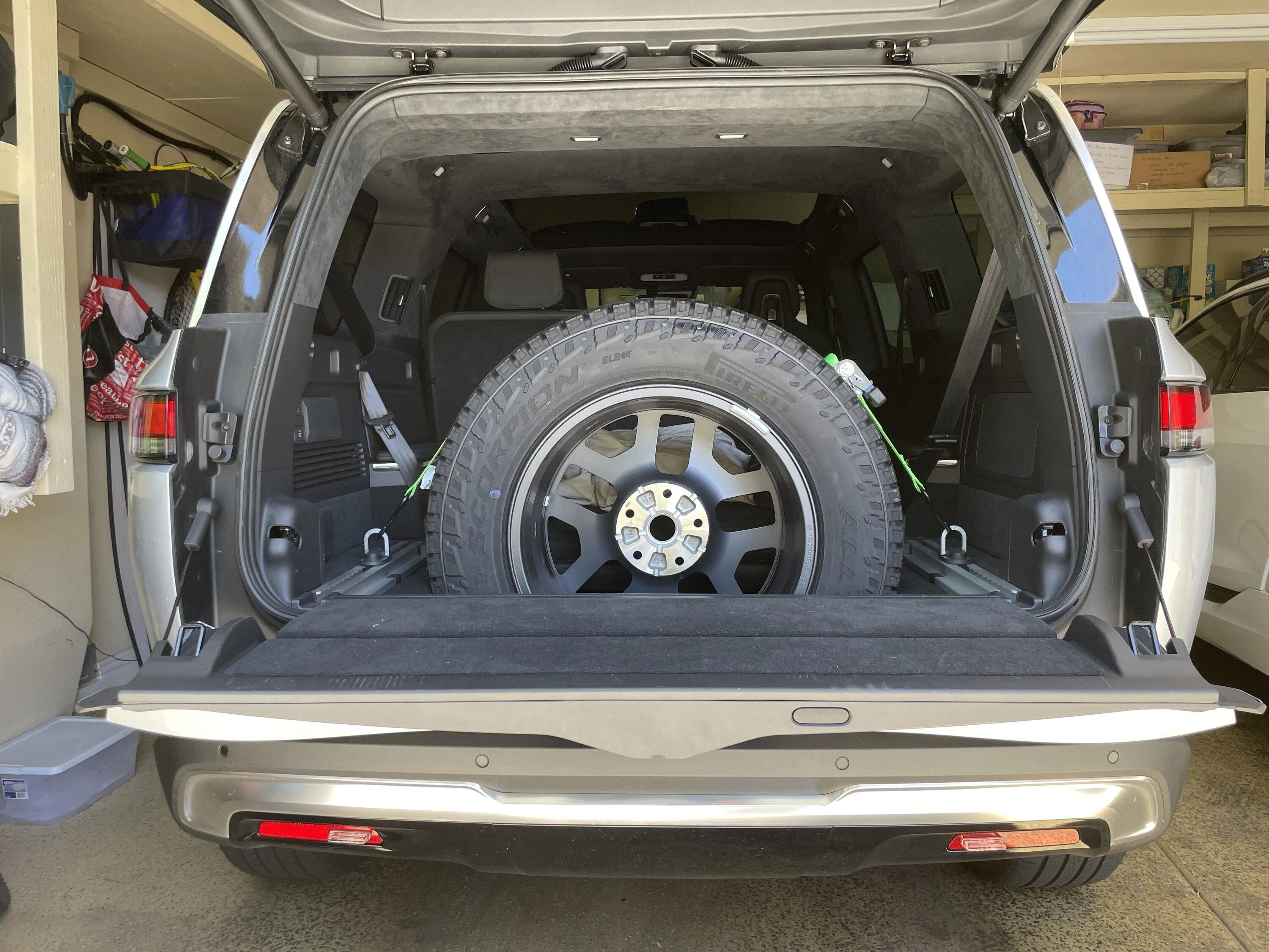 Rivian R1T R1S R1S Spare tire hitch mount options? IMG_3494