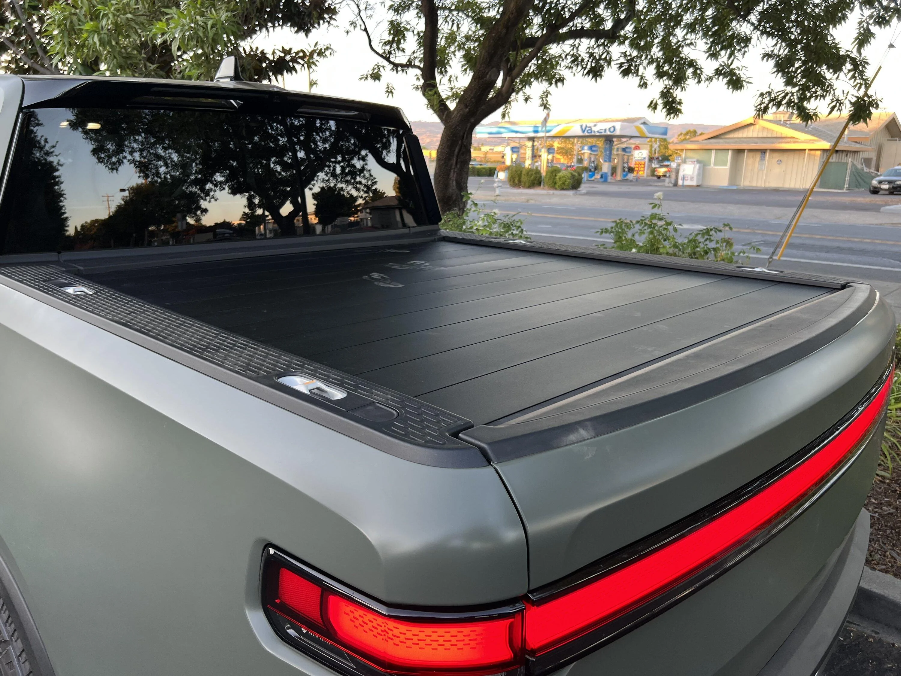 Rivian R1T R1S DIY temporary tonneau / bed cover? IMG_0292