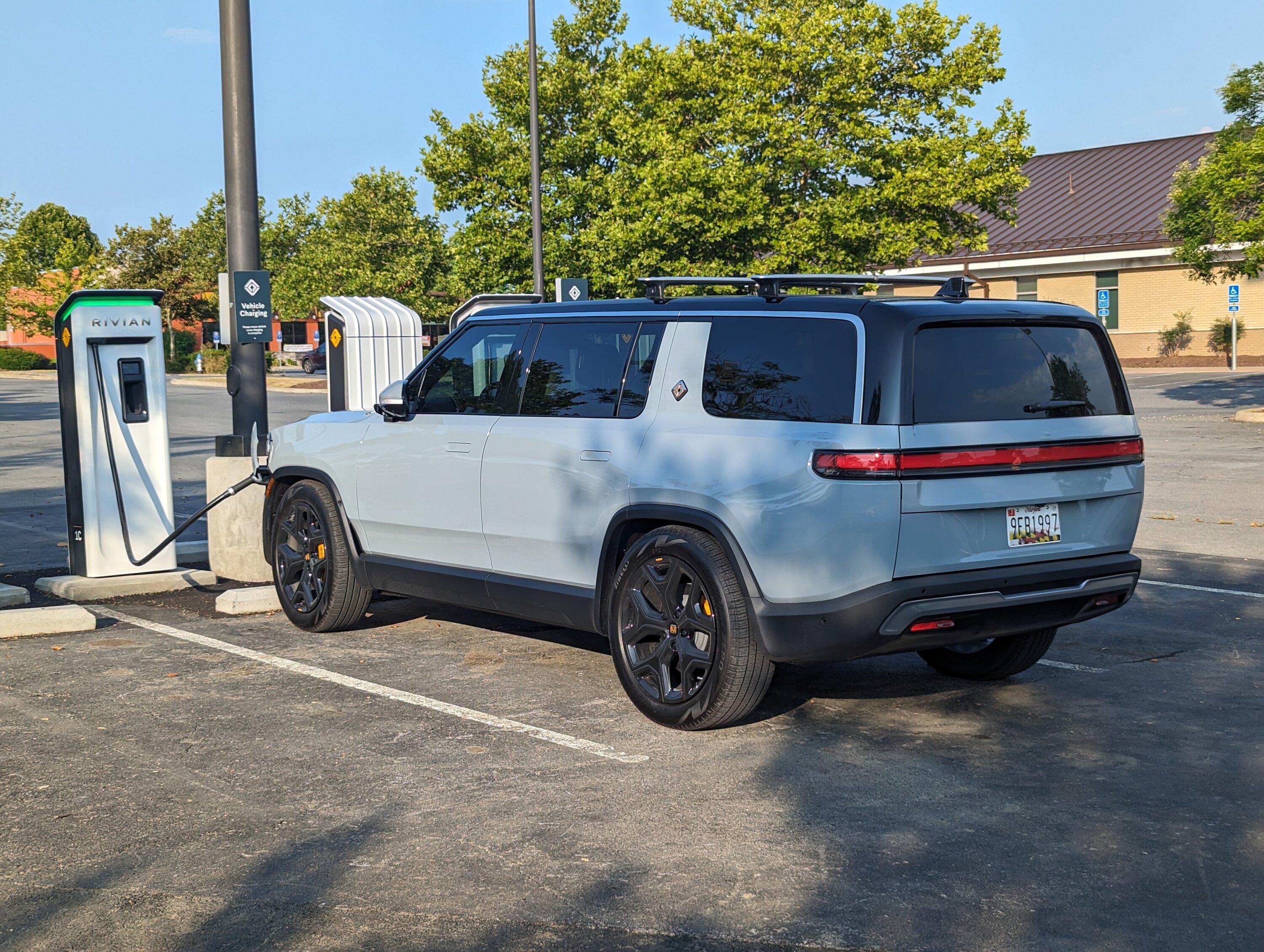 Rivian R1T R1S Swapped R1T for R1S – Initial Thoughts PXL_20230728_115531252