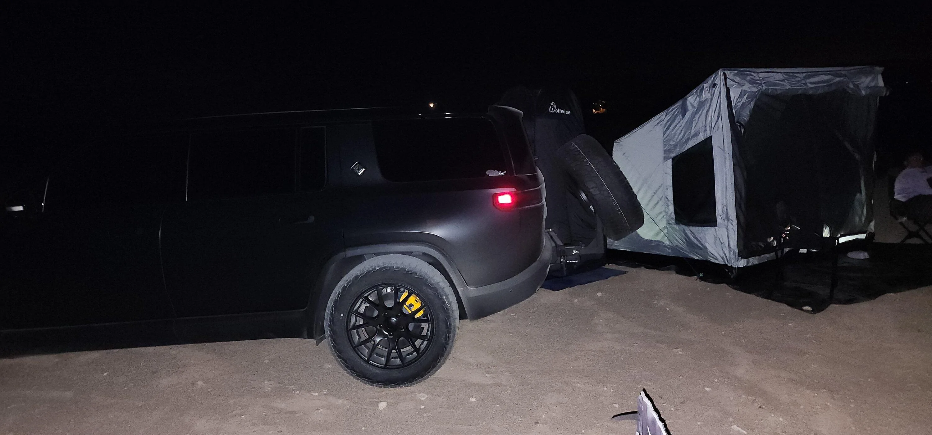Rivian R1T R1S R1S Spare tire hitch mount options? 20230812_235628