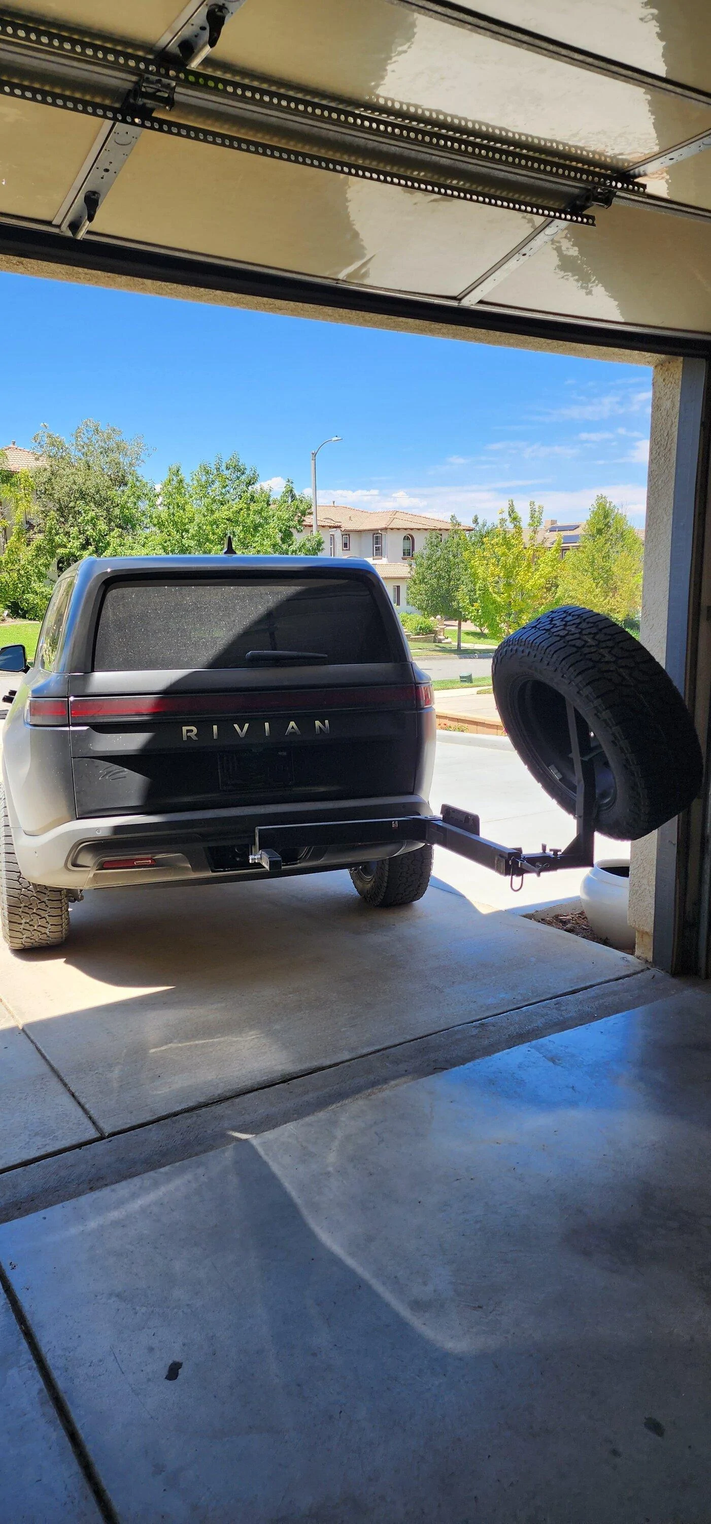 Rivian R1T R1S R1S Spare tire hitch mount options? 20230813_124010~2