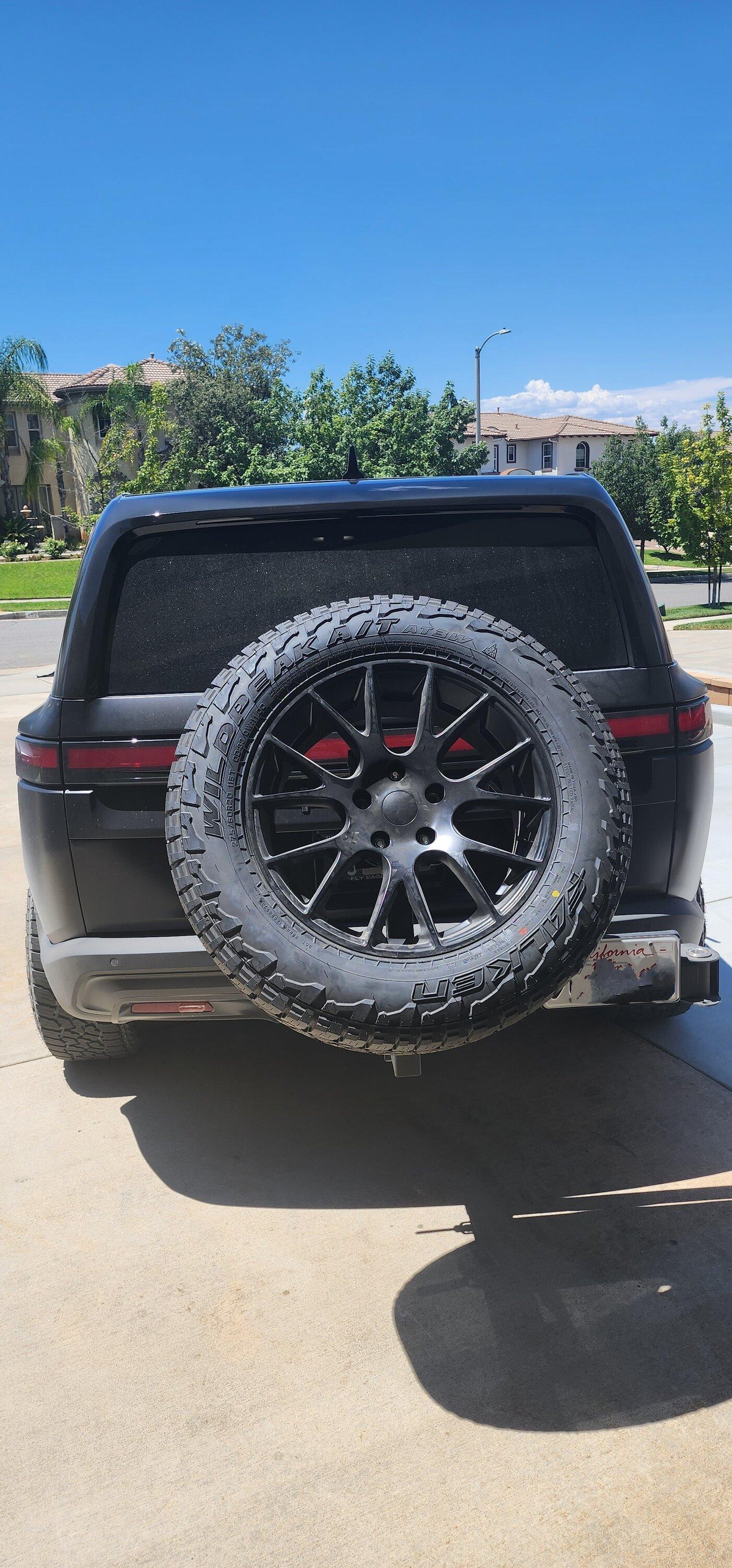 Rivian R1T R1S R1S Spare tire hitch mount options? 20230813_132553~2