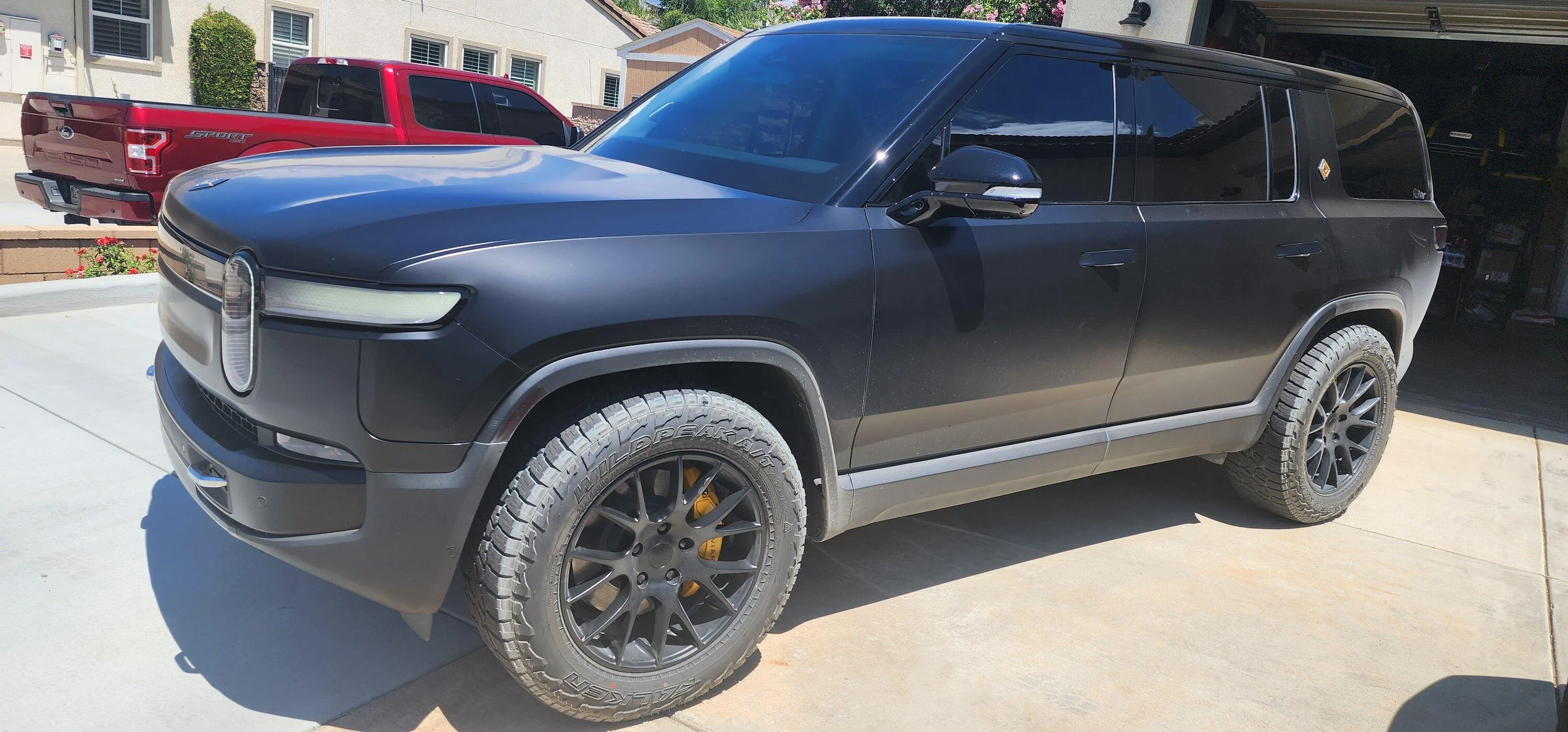 Rivian R1T R1S R1S Spare tire hitch mount options? 20230813_132613