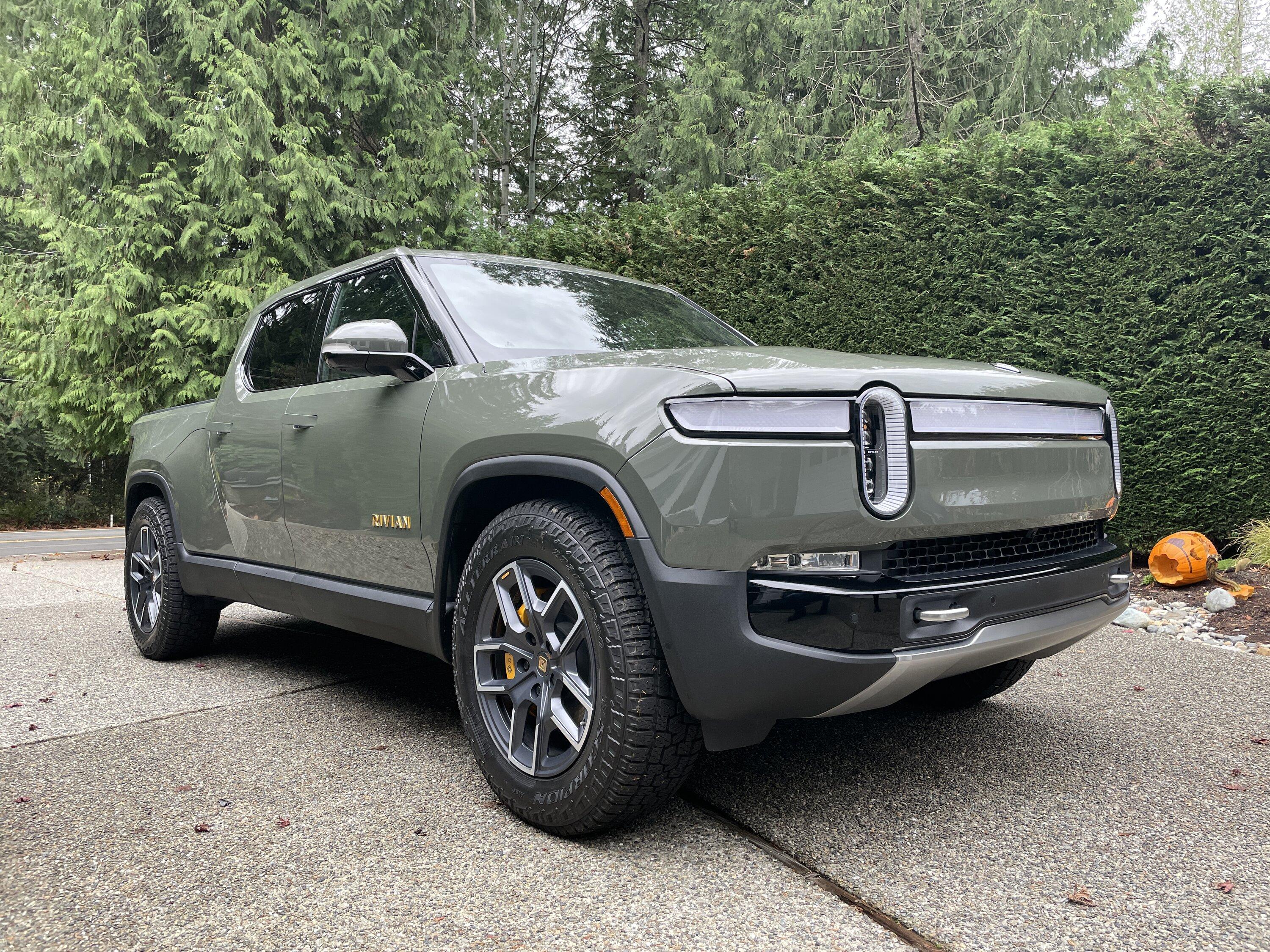 Rivian R1T R1S Introducing RMaxx Running Boards & Rock Sliders for Rivian R1T / R1S from Team 1EV IMG_5606