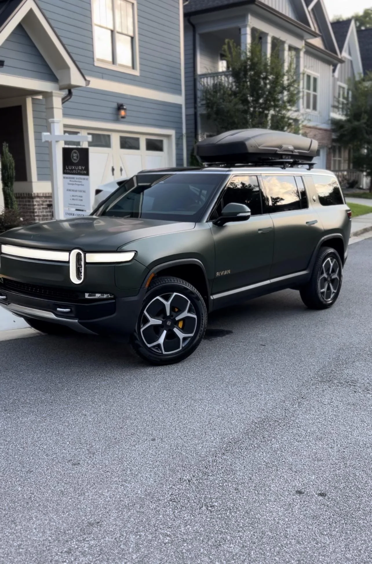 Rivian R1T R1S R1S forest green stealth wrap PPF E93366B7-4F76-486C-AC9E-D7E2F857B474