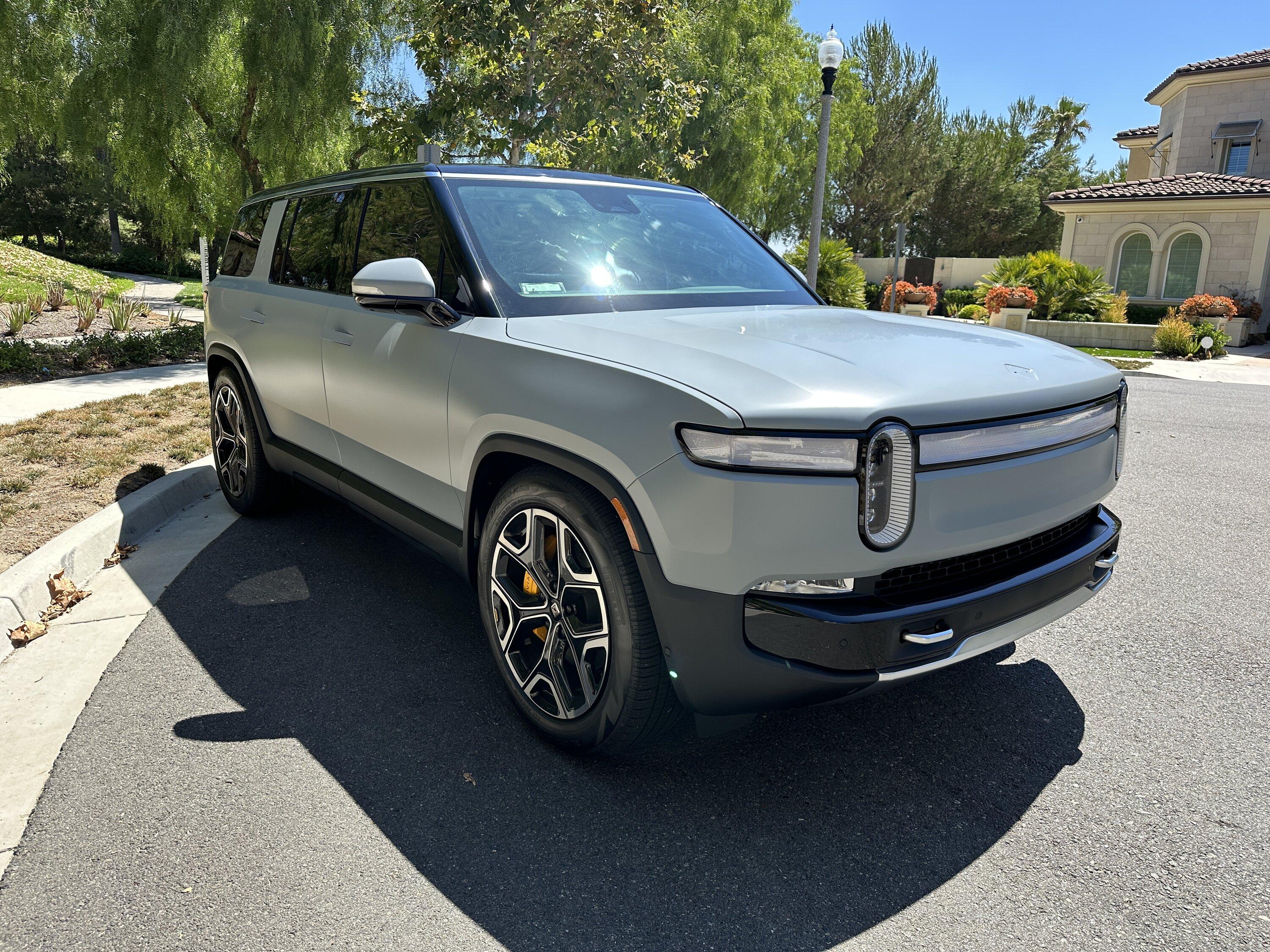 Rivian R1T R1S Limestone R1S w/ STEK DYNOmatte PPF wrap IMG_7215.JPG
