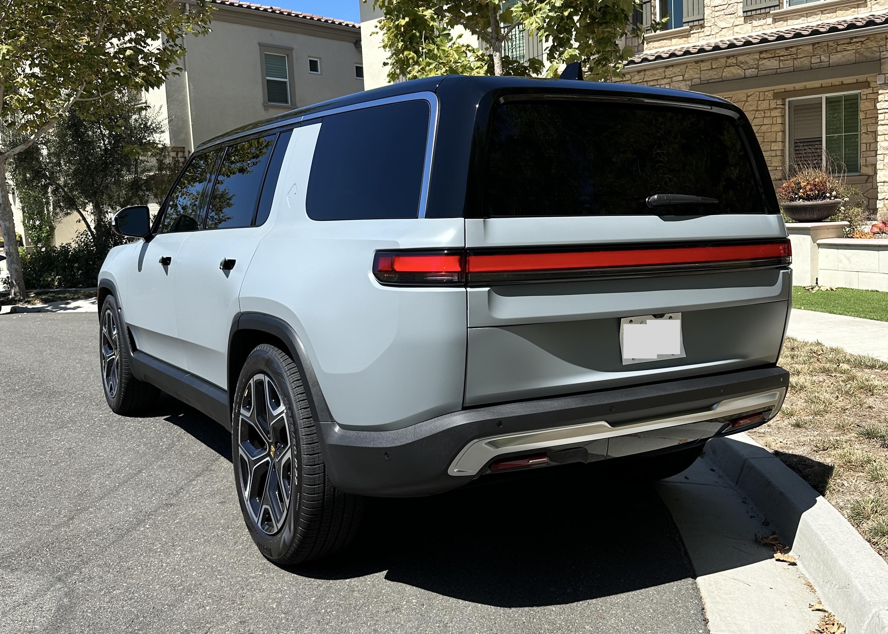 Rivian R1T R1S Limestone R1S w/ STEK DYNOmatte PPF wrap IMG_7211.JPG