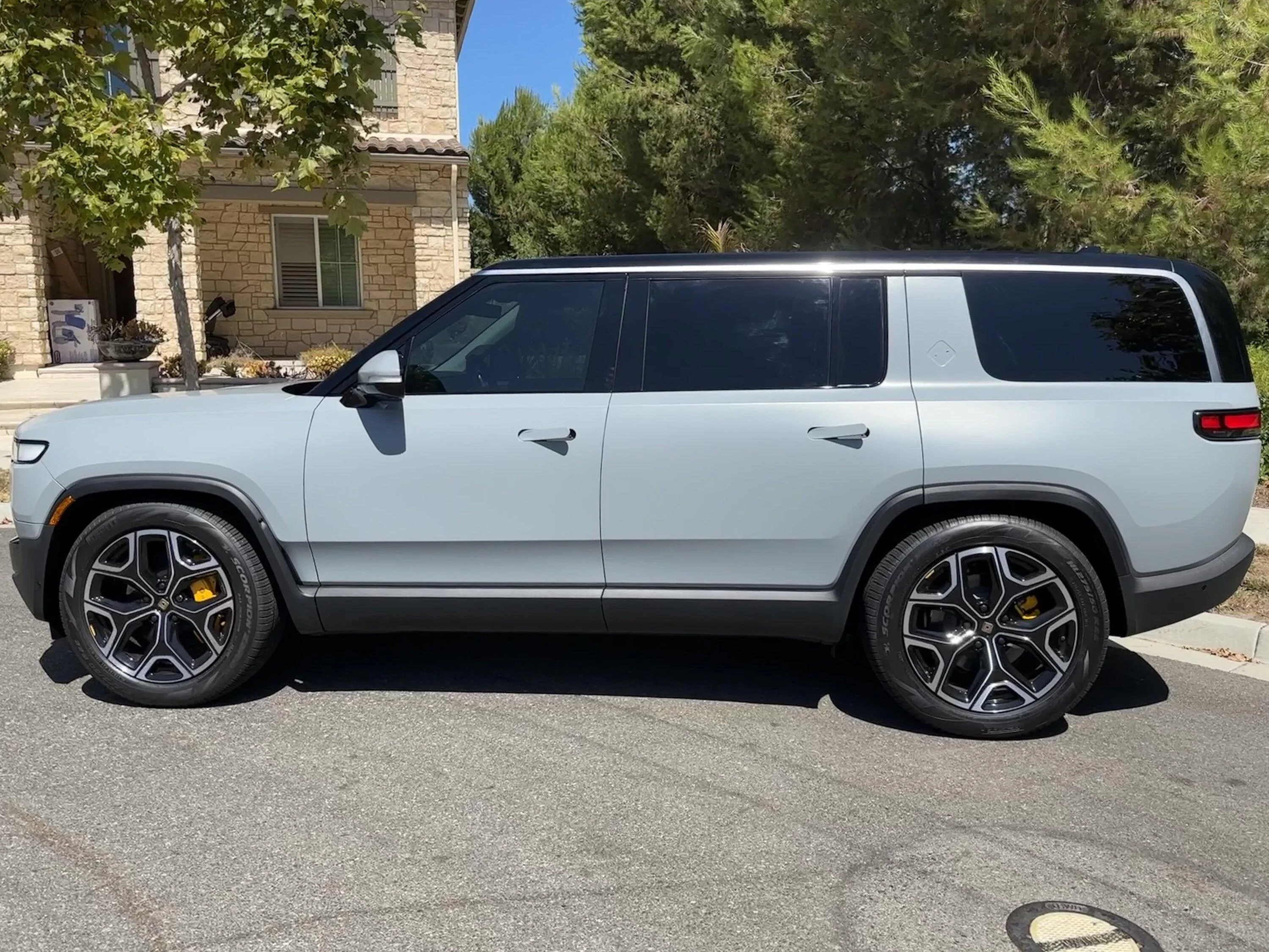 Rivian R1T R1S Limestone R1S w/ STEK DYNOmatte PPF wrap IMG_7212