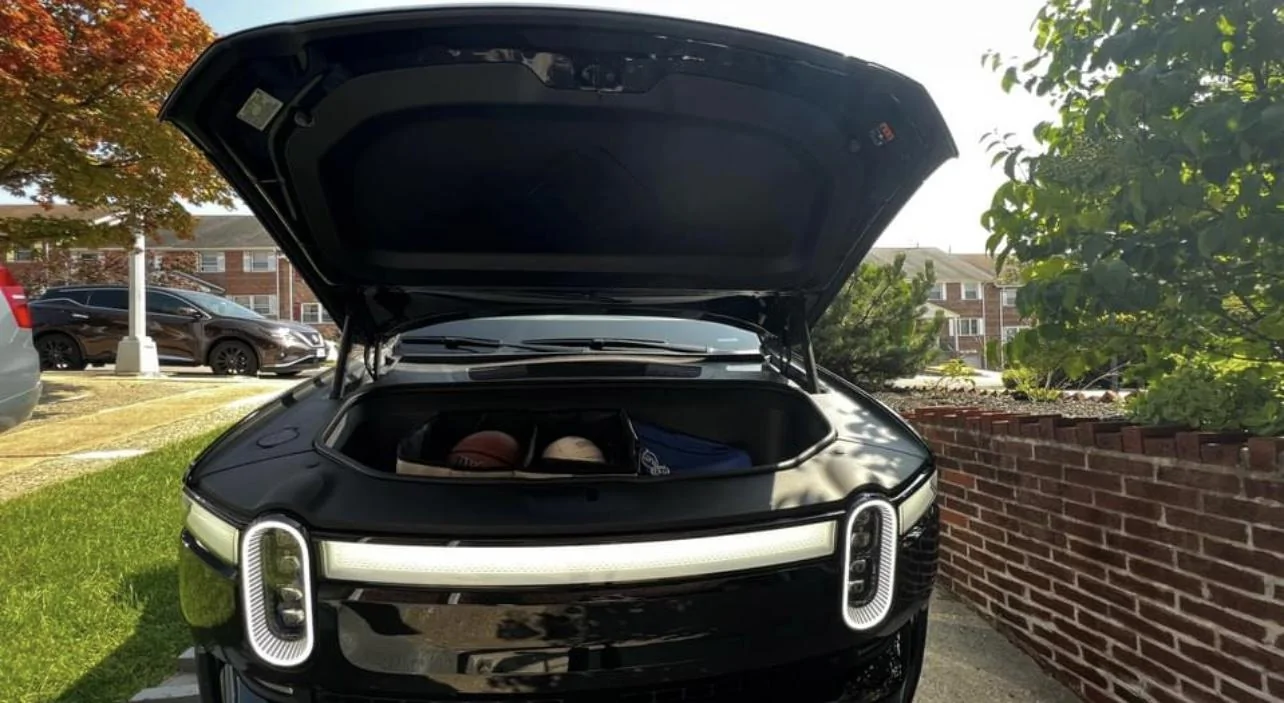 Rivian R1T R1S For sale! 2023 Rivian R1S $89,900 OBO IMG_9796