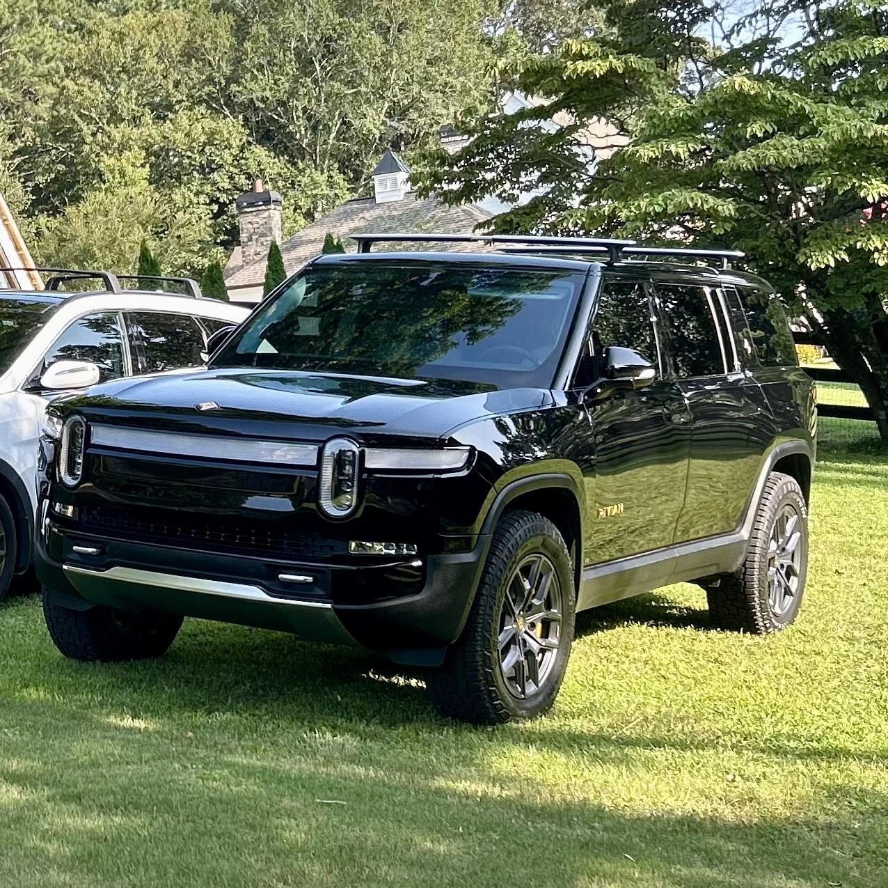 Rivian R1T R1S ATL_R1S Midnight Black Build IMG_0706