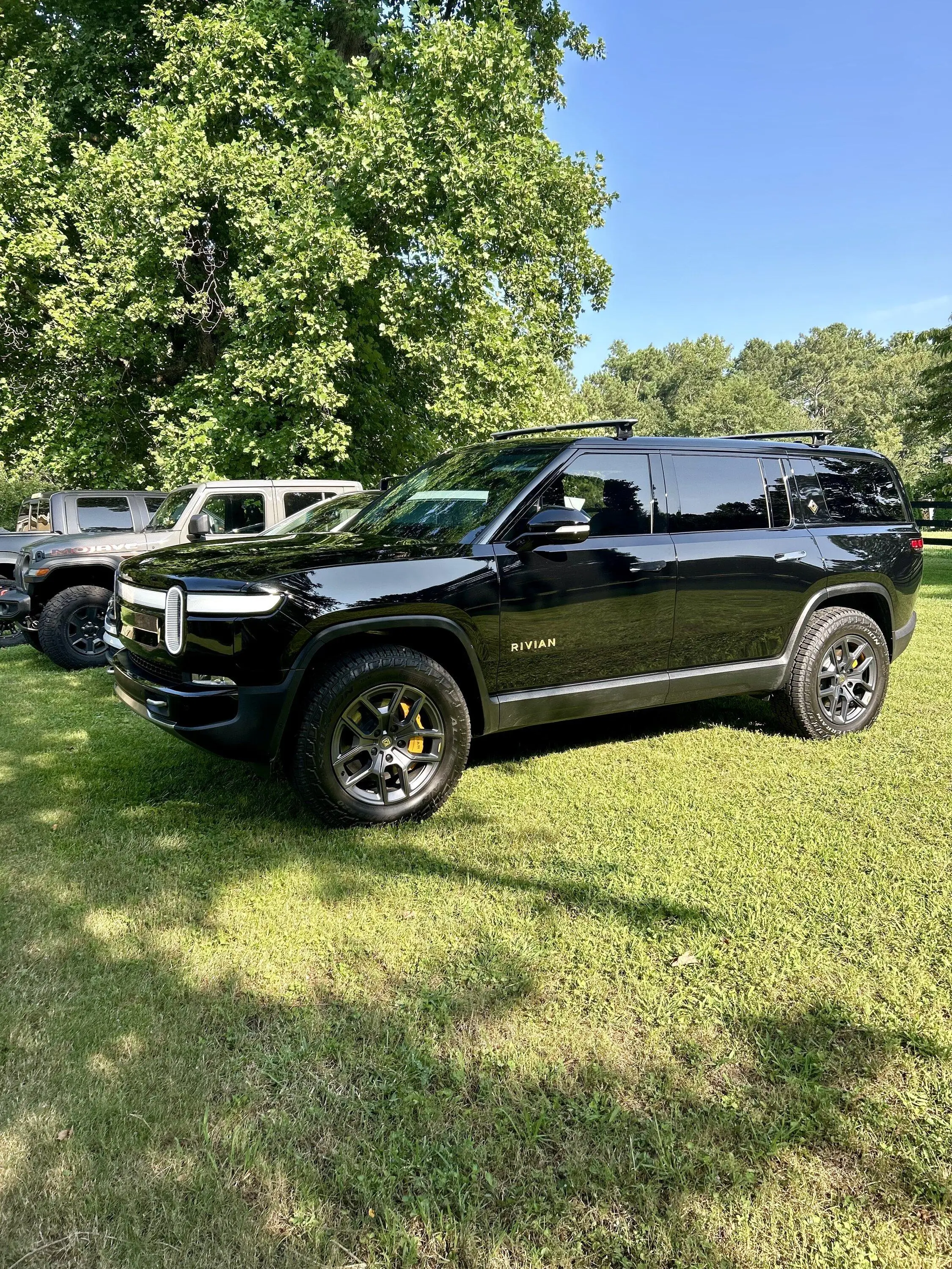 Rivian R1T R1S ATL_R1S Midnight Black Build IMG_0704