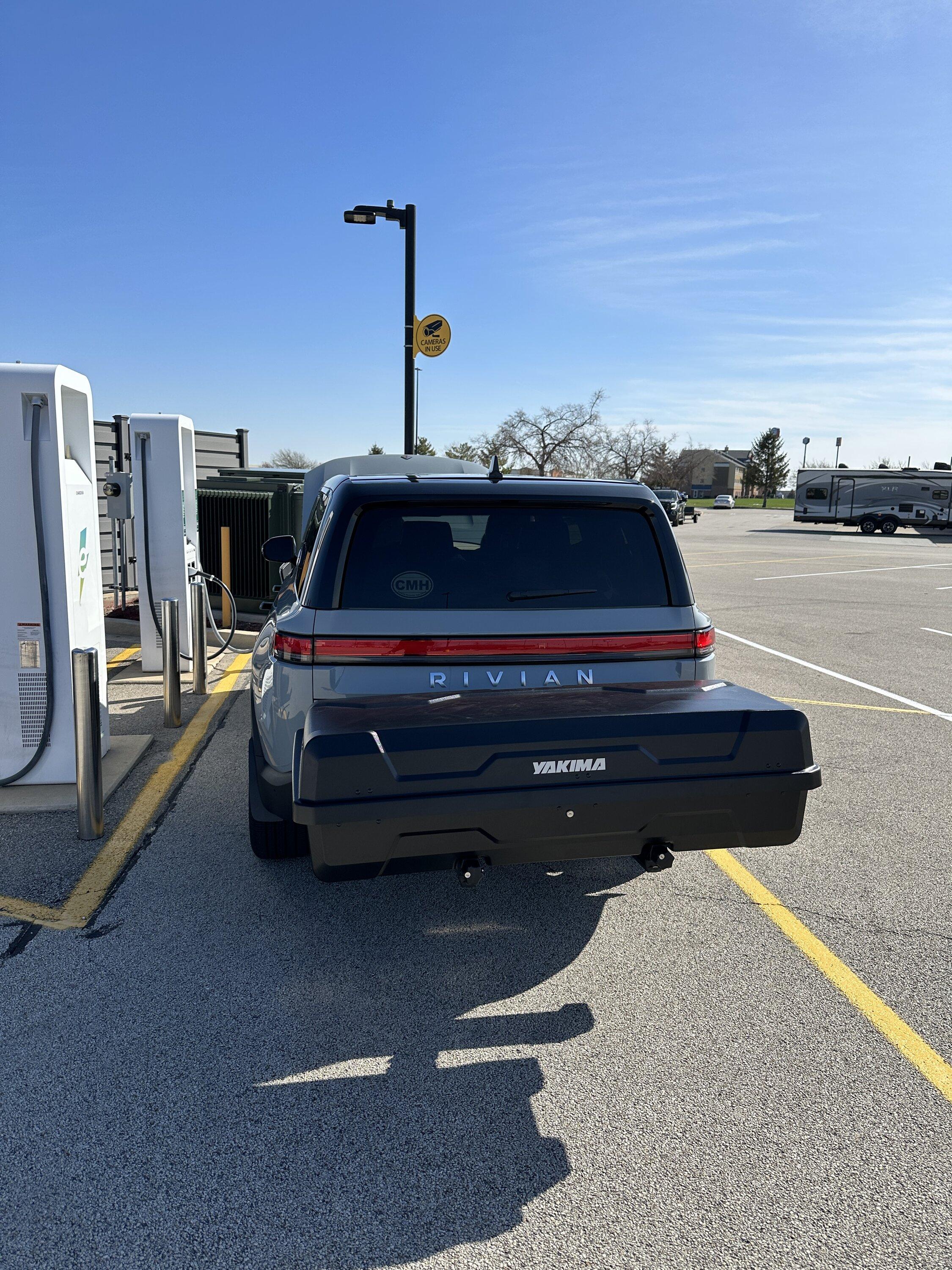 Rivian R1T R1S R1S Spare tire hitch mount options? IMG_2730