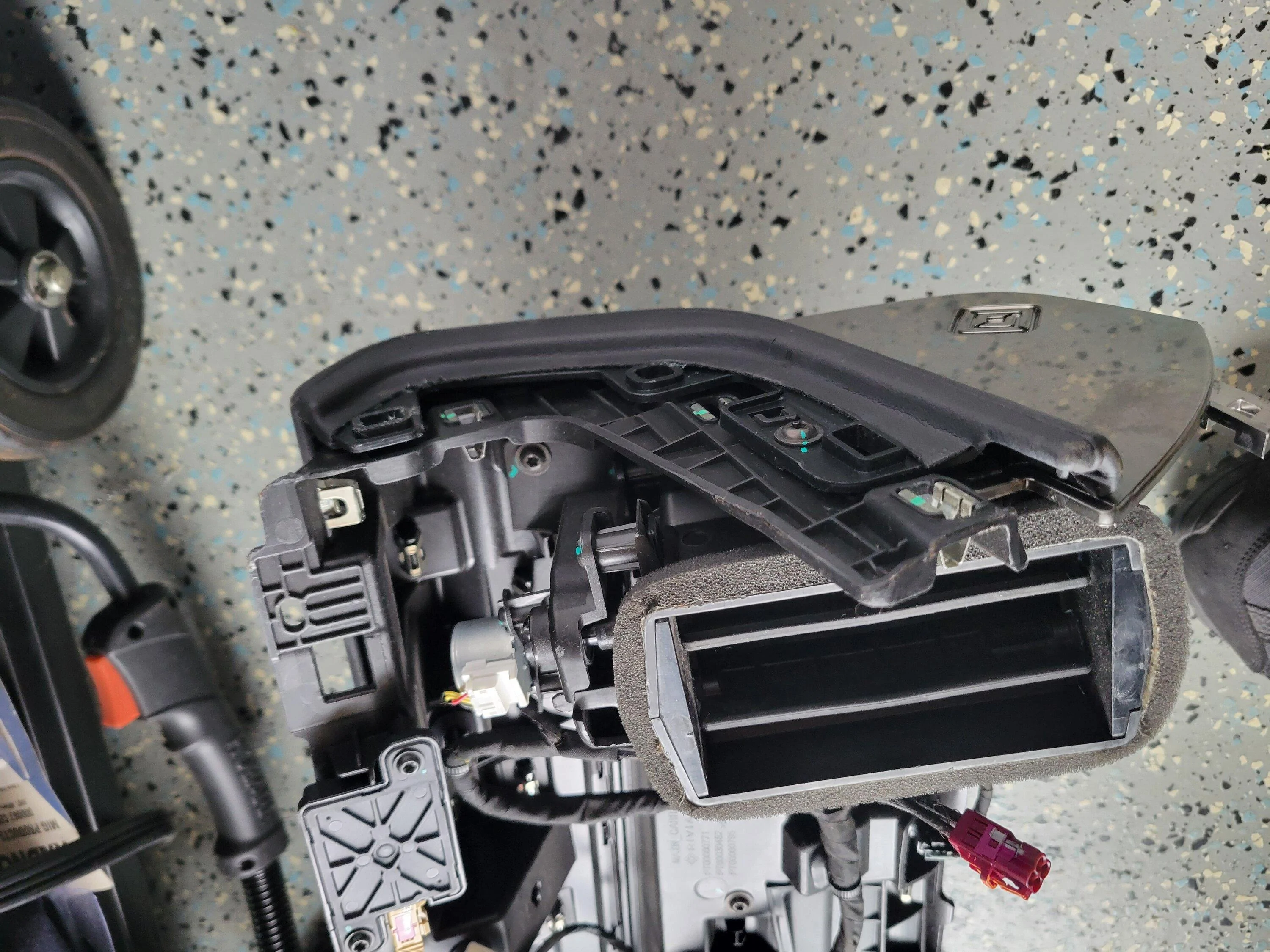 Rivian R1T R1S R1T dash photos. 20230820_104708
