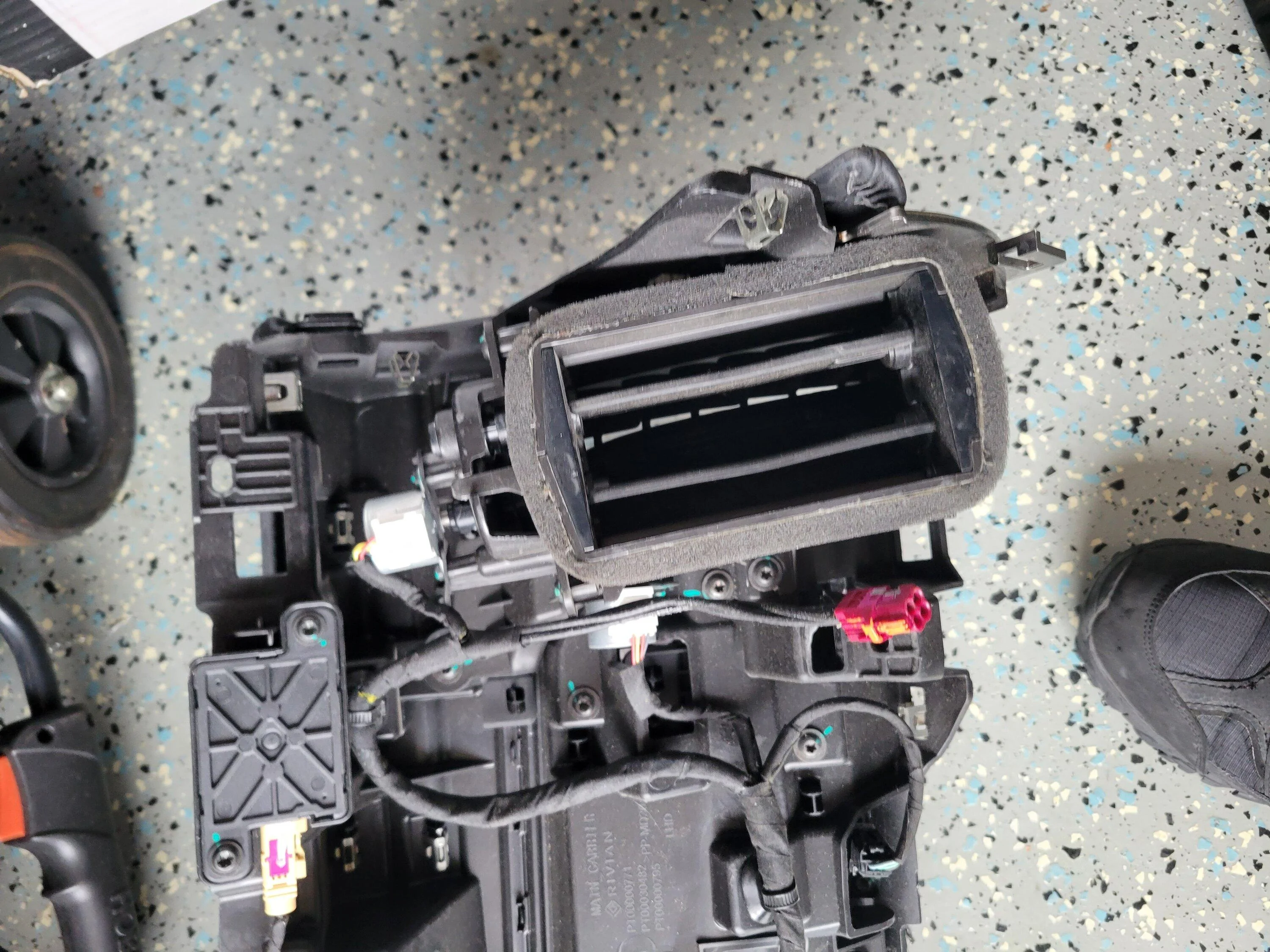 Rivian R1T R1S R1T dash photos. 20230820_104705