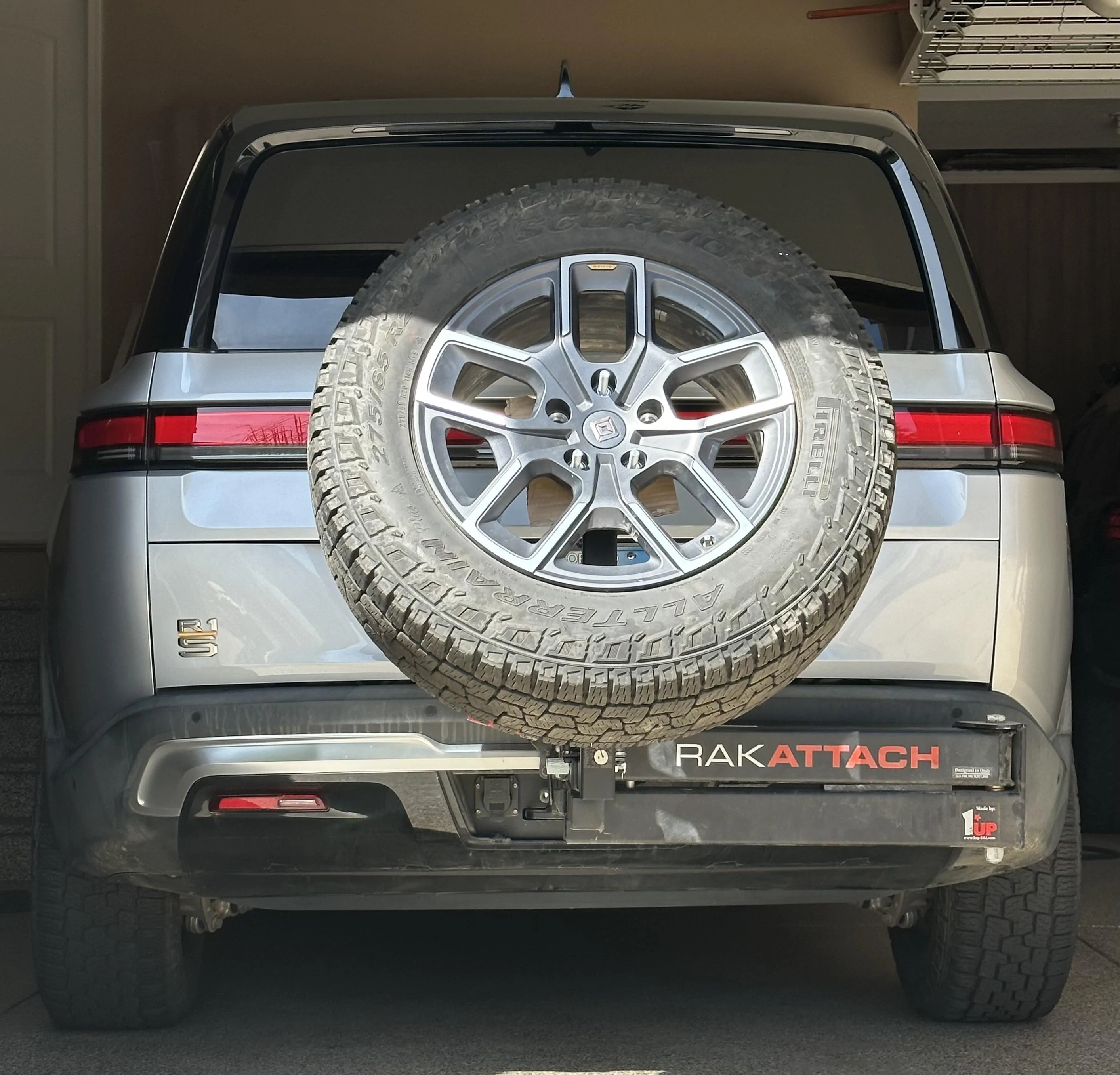 Rivian R1T R1S R1S Spare tire hitch mount options? IMG_1049