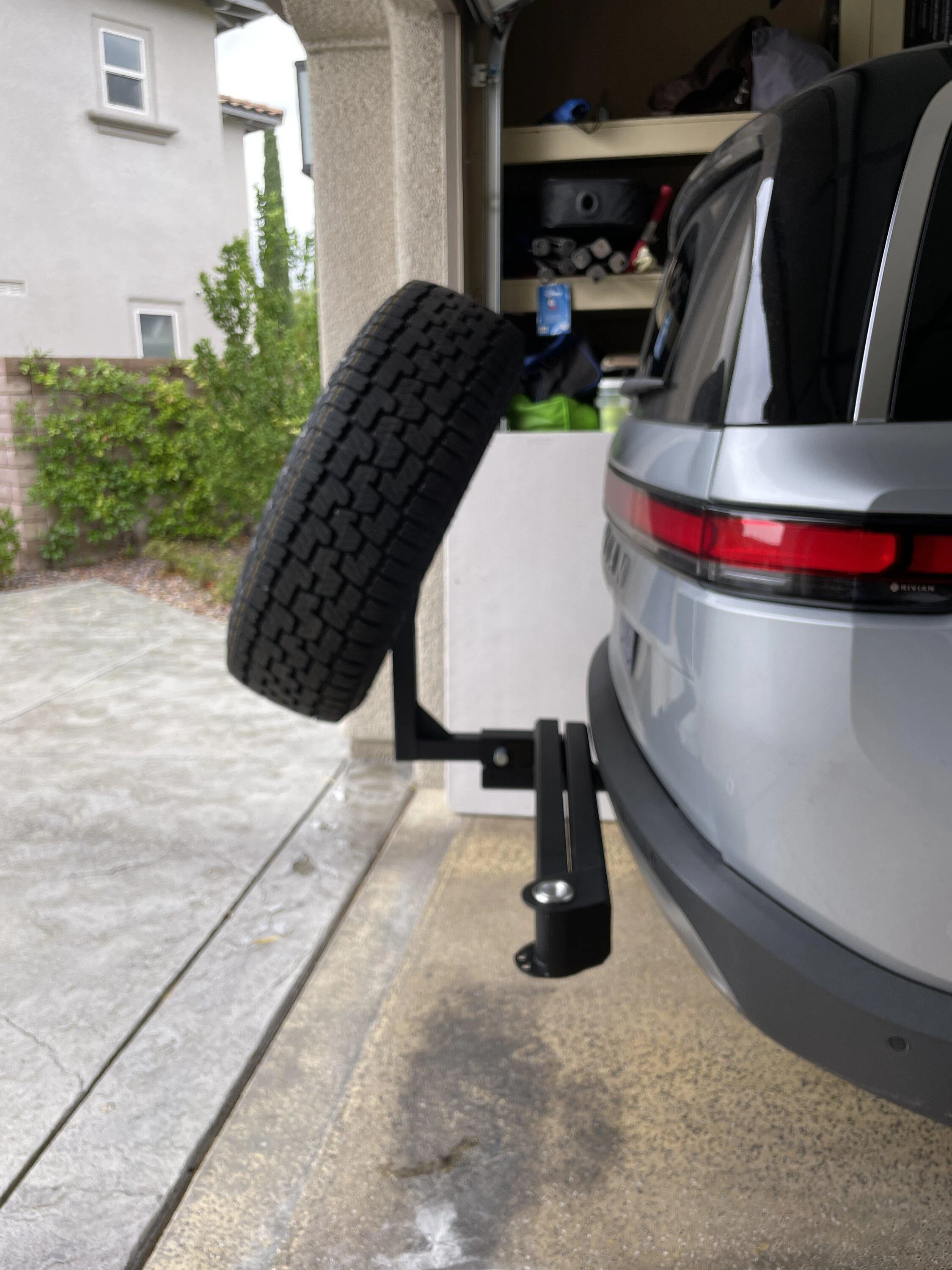 Rivian R1T R1S R1S Spare tire hitch mount options? IMG_3545