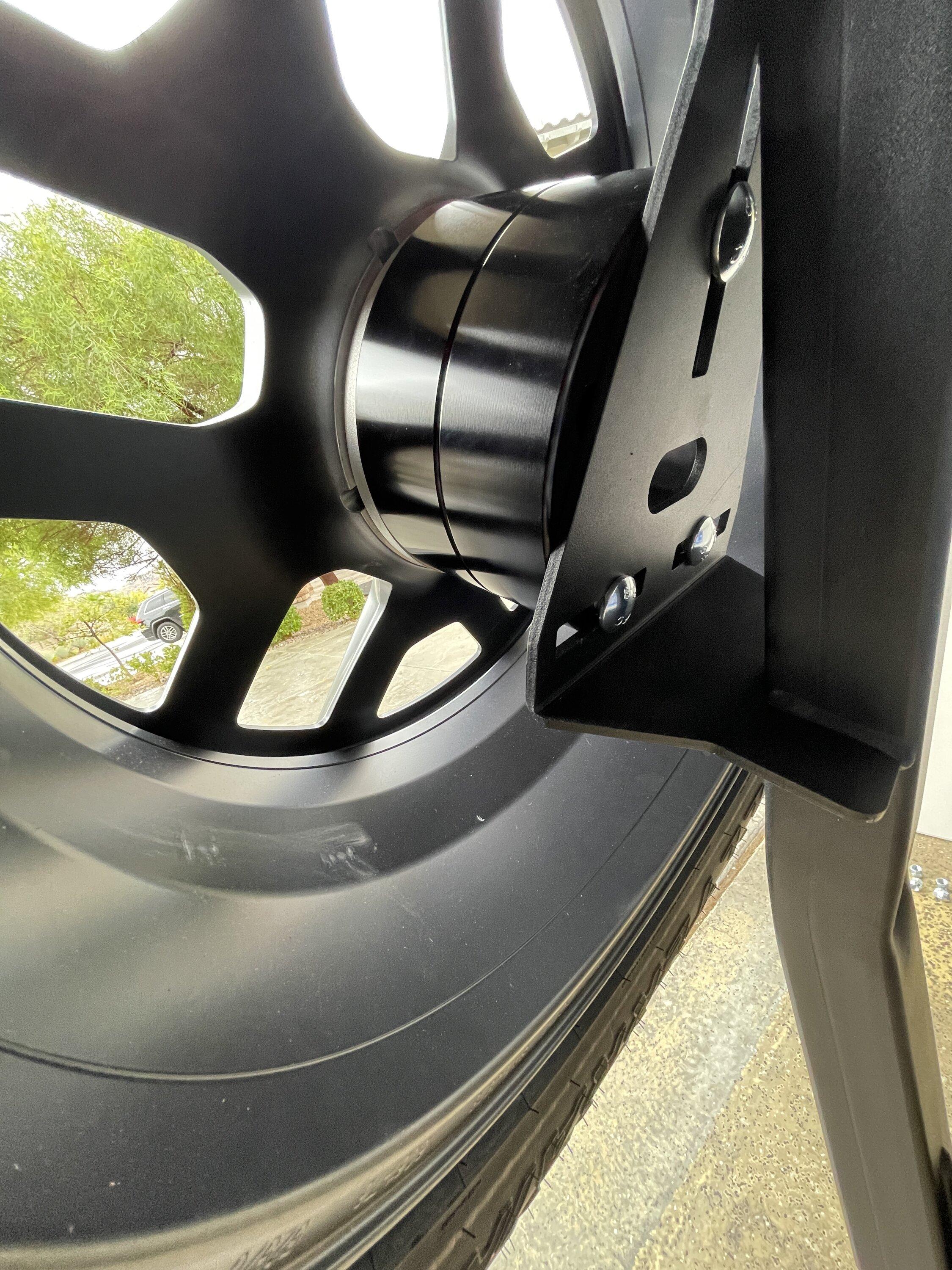 Rivian R1T R1S R1S Spare tire hitch mount options? IMG_3563
