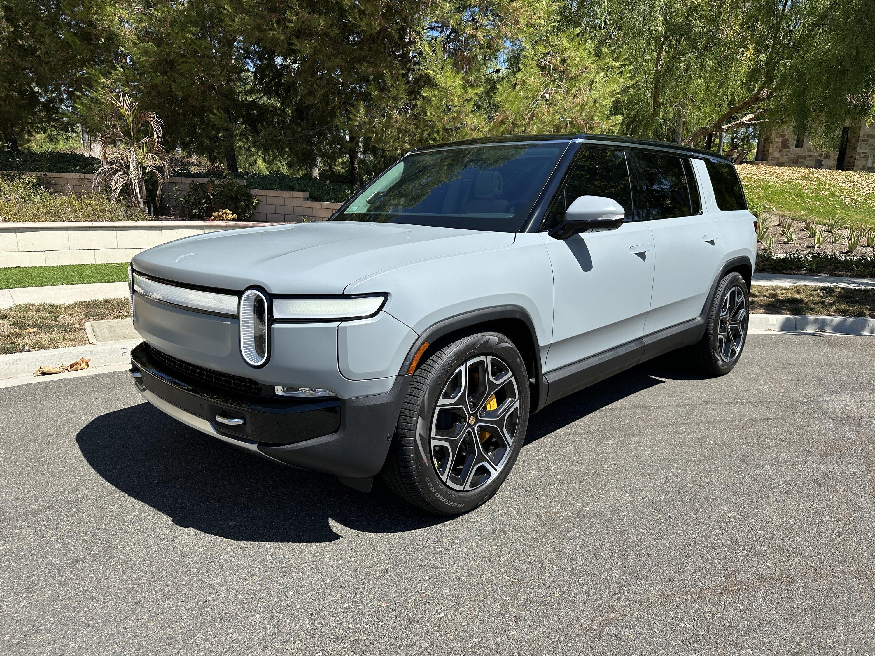 Rivian R1T R1S ? LIMESTONE R1S  Photos img_7213-