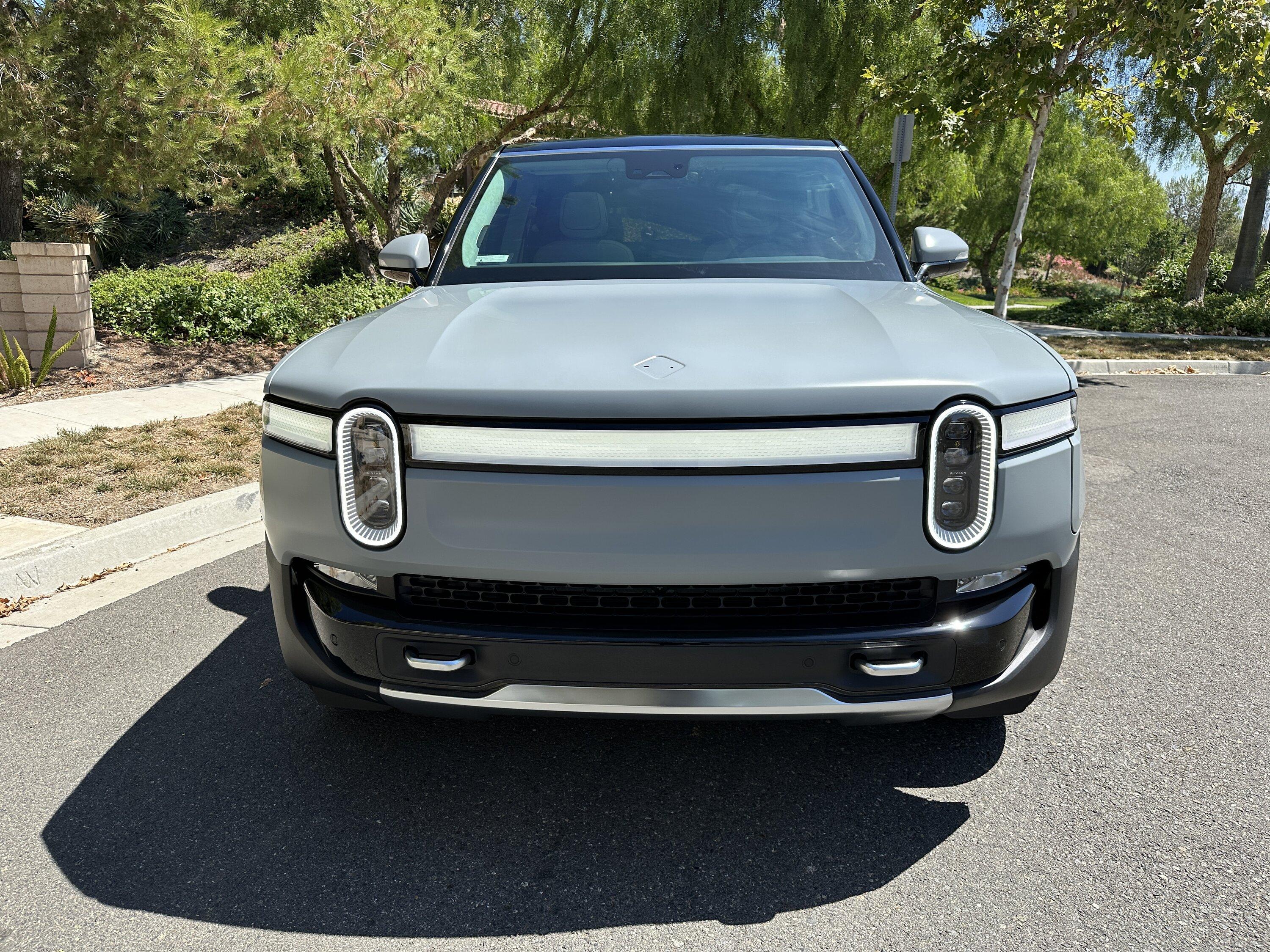 Rivian R1T R1S ? LIMESTONE R1S  Photos img_7214-