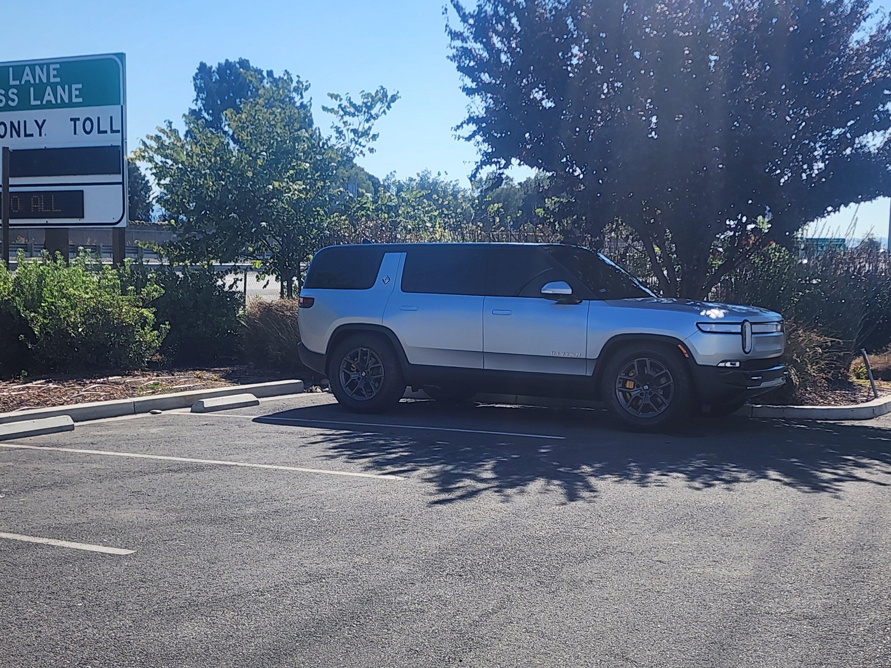Rivian R1T R1S LA SILVER Rivian Photos 20230812_161243-