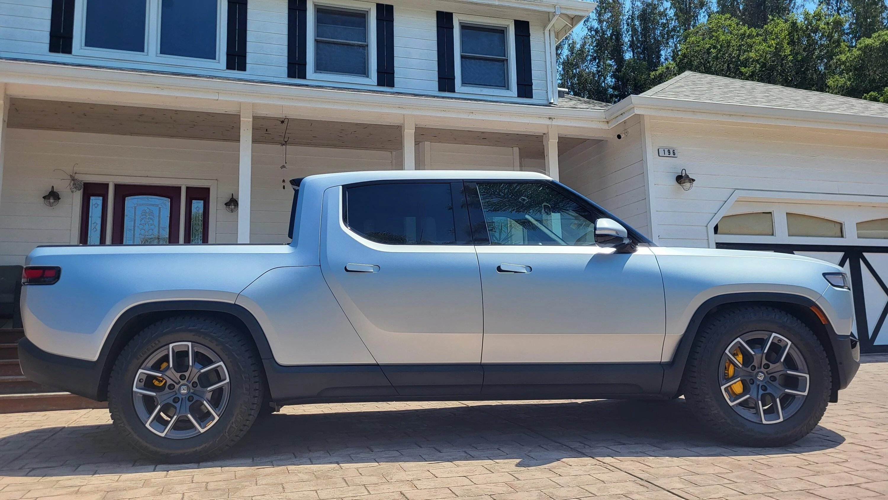 Rivian R1T R1S LA SILVER Rivian Photos 2023-08-05 14.07.19