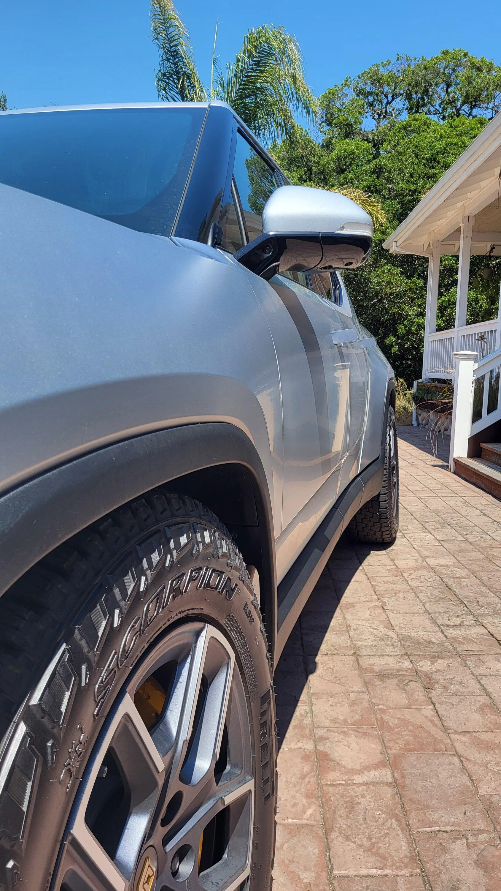 Rivian R1T R1S LA SILVER Rivian Photos 2023-08-05 14.07.43