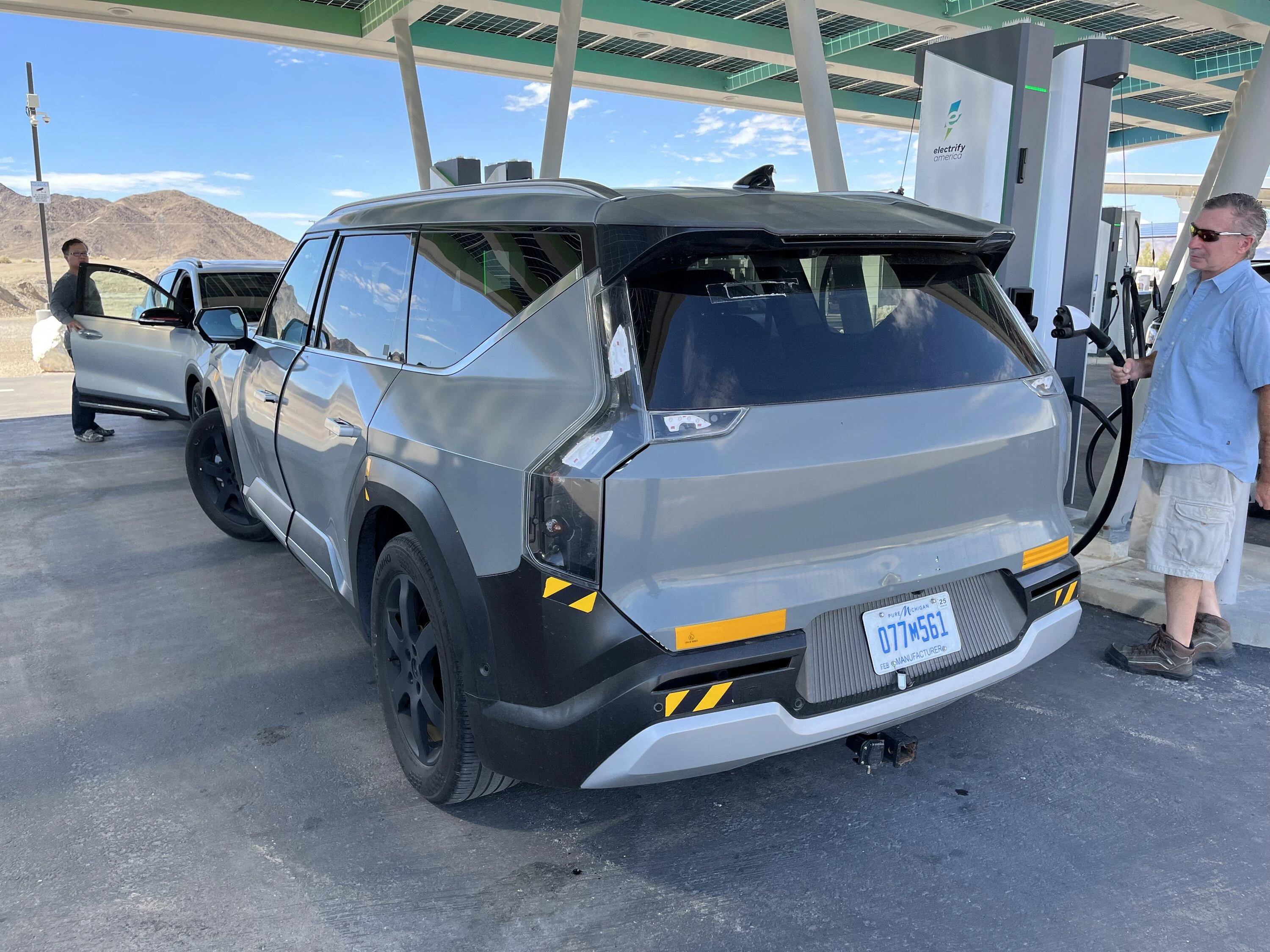 Rivian R1T R1S Spotted Kia EV9 test-mule IMG_0574