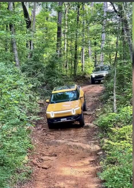 Rivian R1T R1S COMPASS YELLOW R1T Photos IMG_1001