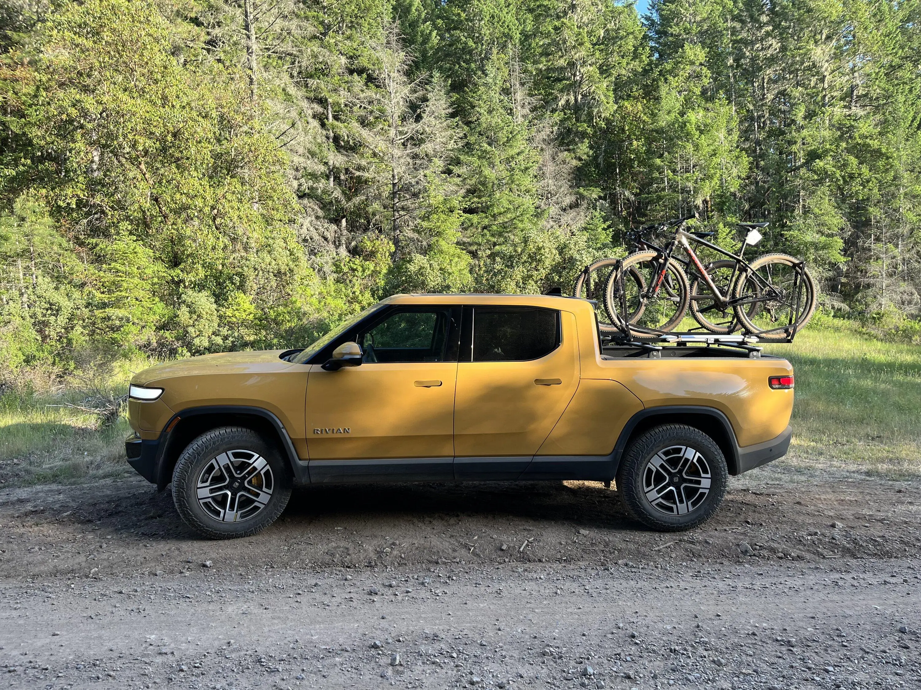 Rivian R1T R1S Report: Rivian discontinuing Compass Yellow, Vegan Leather and 20" Bright AT wheels IMG_4824