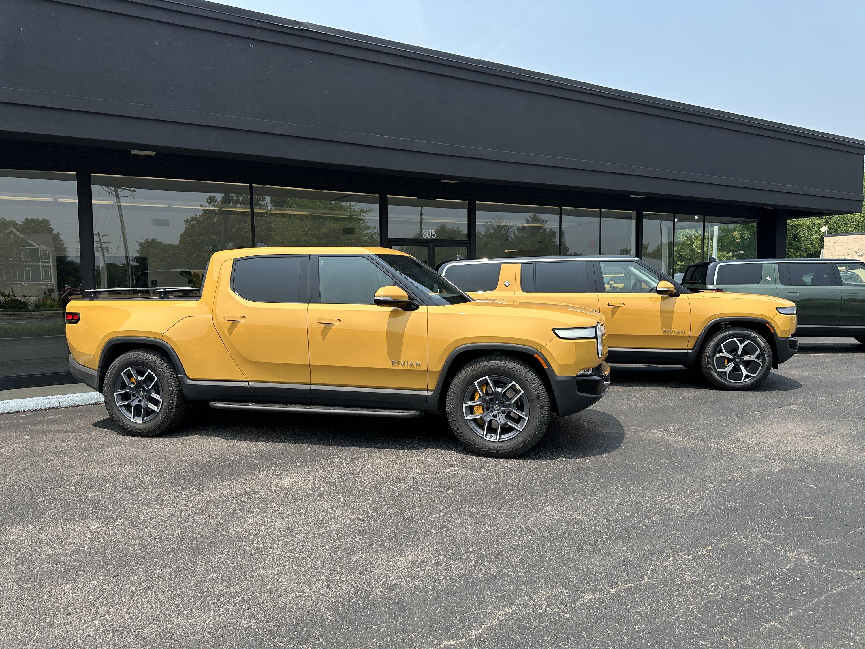 Rivian R1T R1S ? COMPASS YELLOW R1S  Photos IMG_7088.JPG