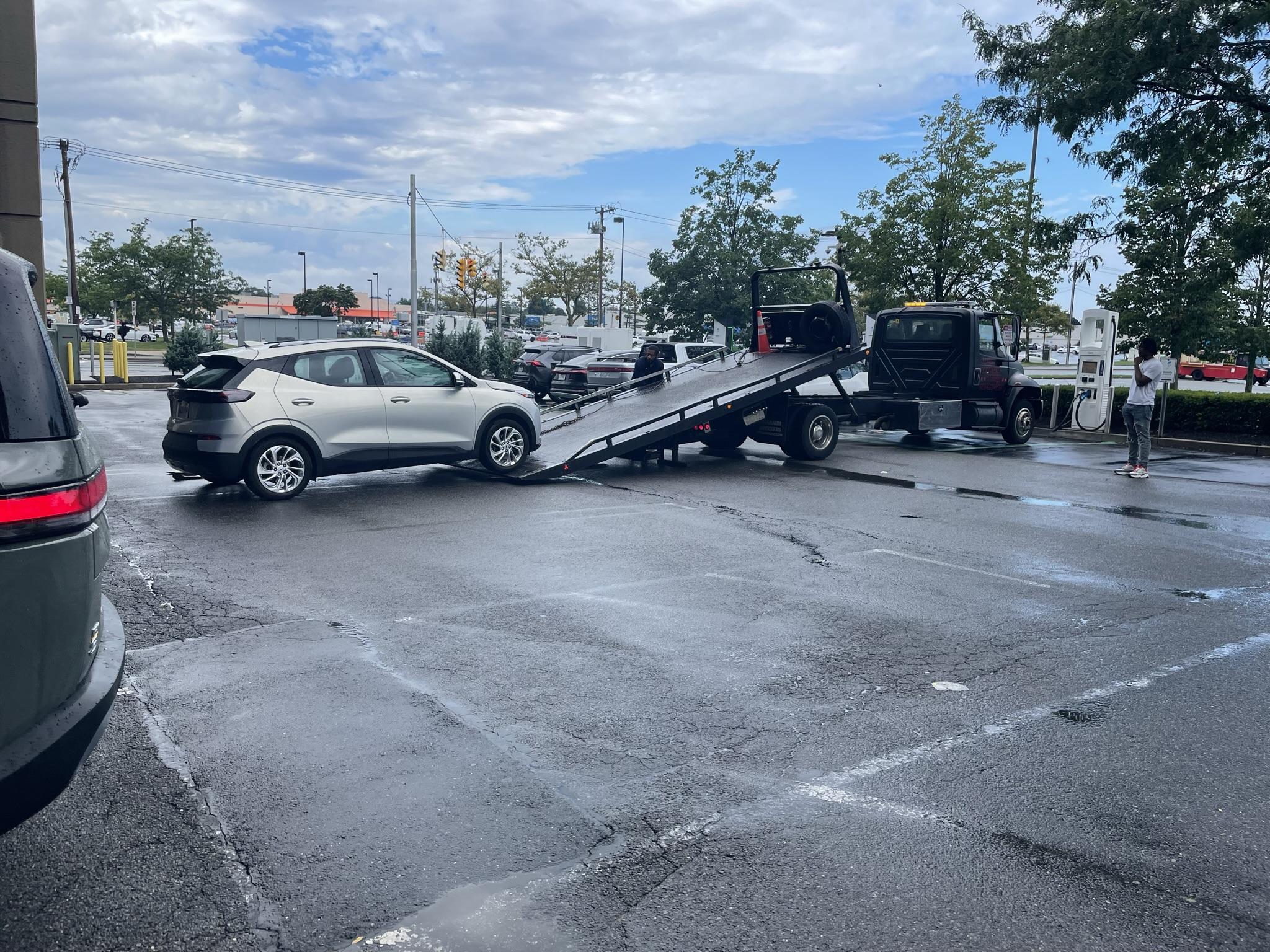 Rivian R1T R1S Adventures in EV Rentals, + Renting out an R1S on Turo (the finale) 1693060771627