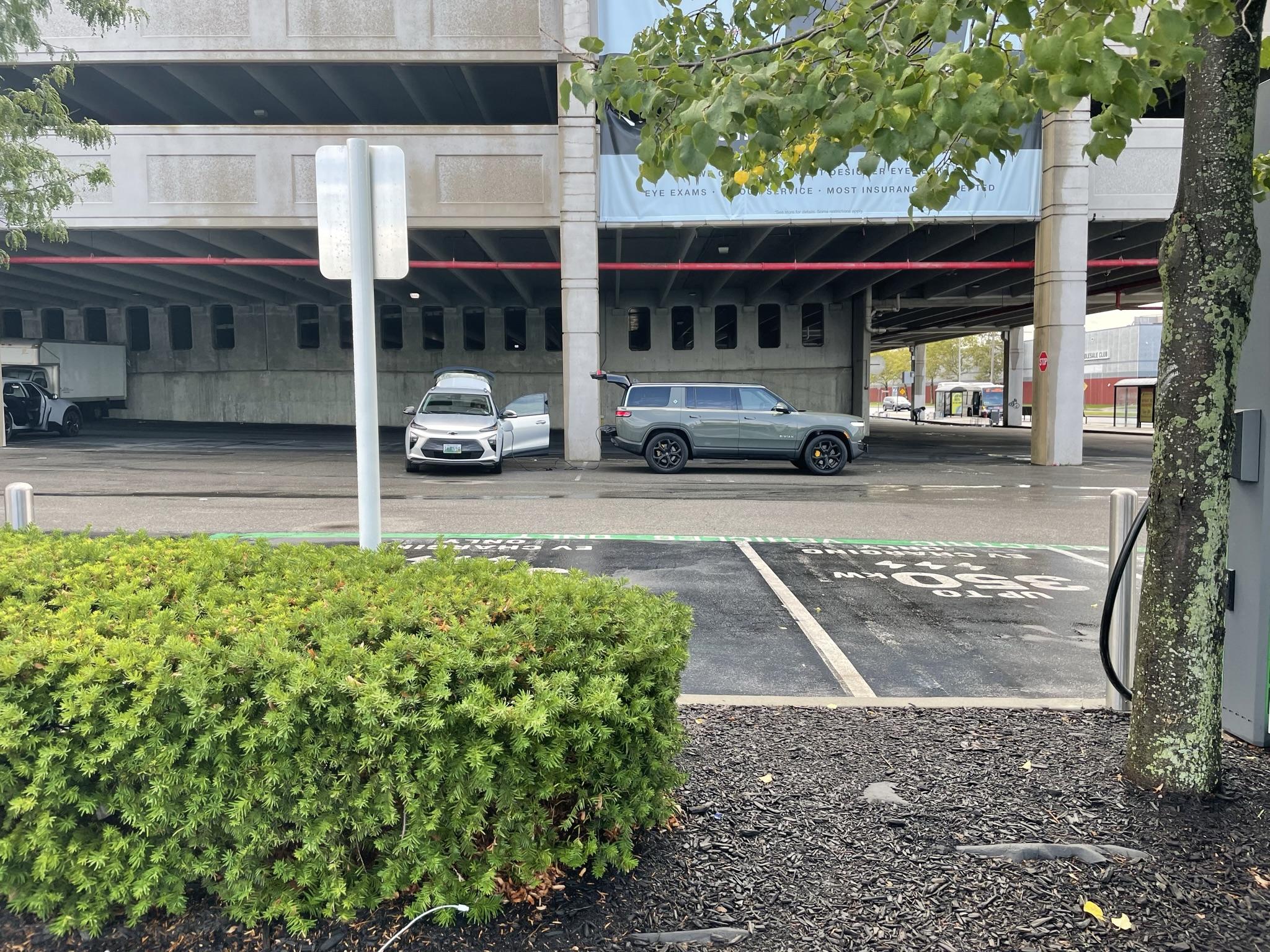 Rivian R1T R1S Adventures in EV Rentals, + Renting out an R1S on Turo (the finale) 1693061127566
