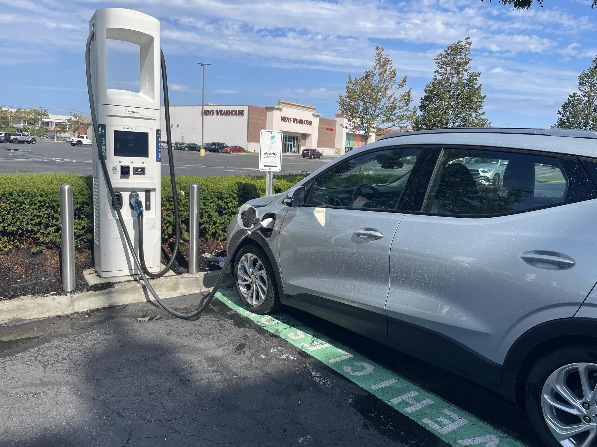 Rivian R1T R1S Adventures in EV Rentals, + Renting out an R1S on Turo (the finale) 1693061258931