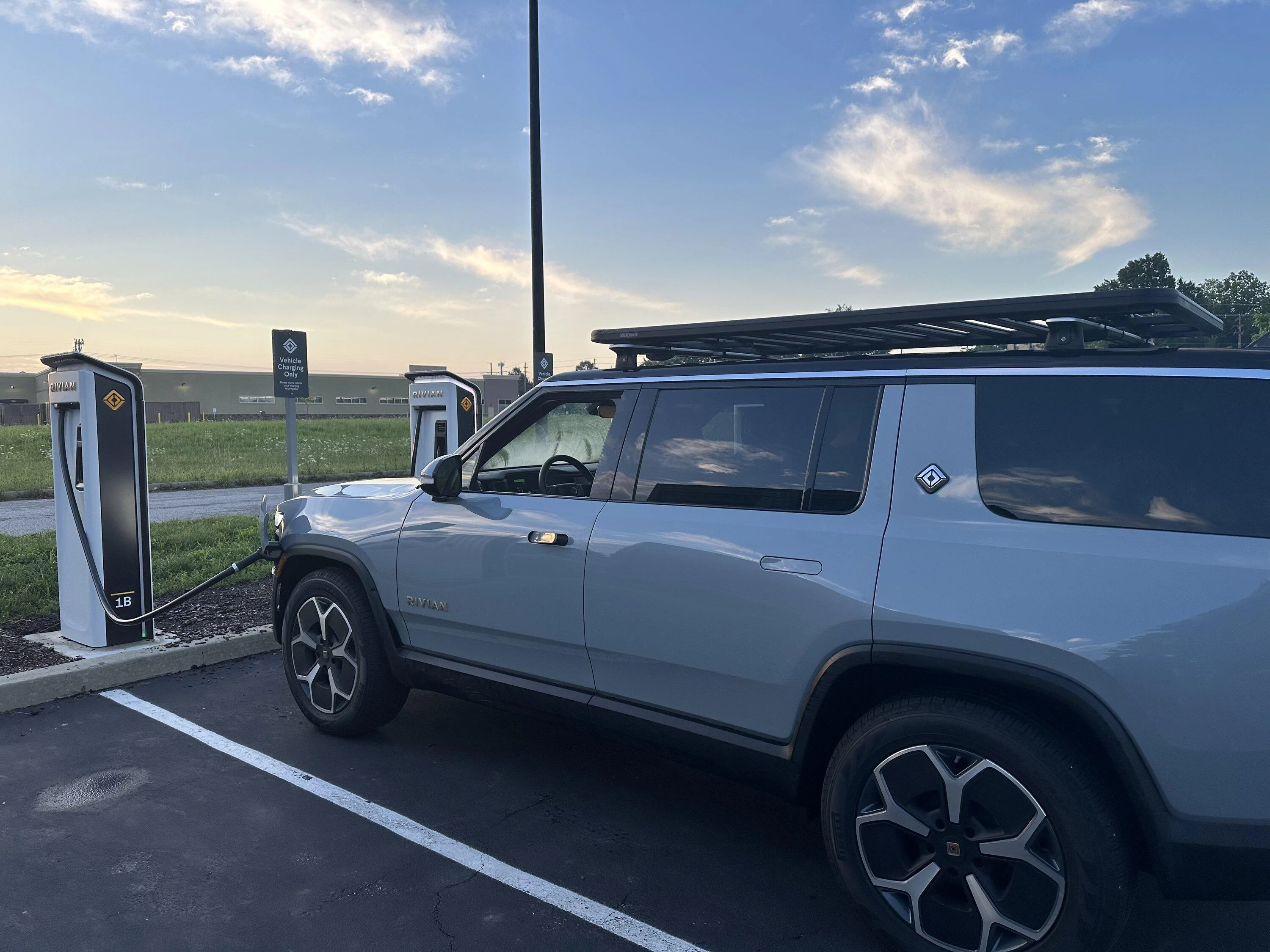 Rivian R1T R1S R1S Platform/Flat Top Roof Rack Recommendations 329BBCBF-468E-4E9C-8643-F6B4D3662B4F