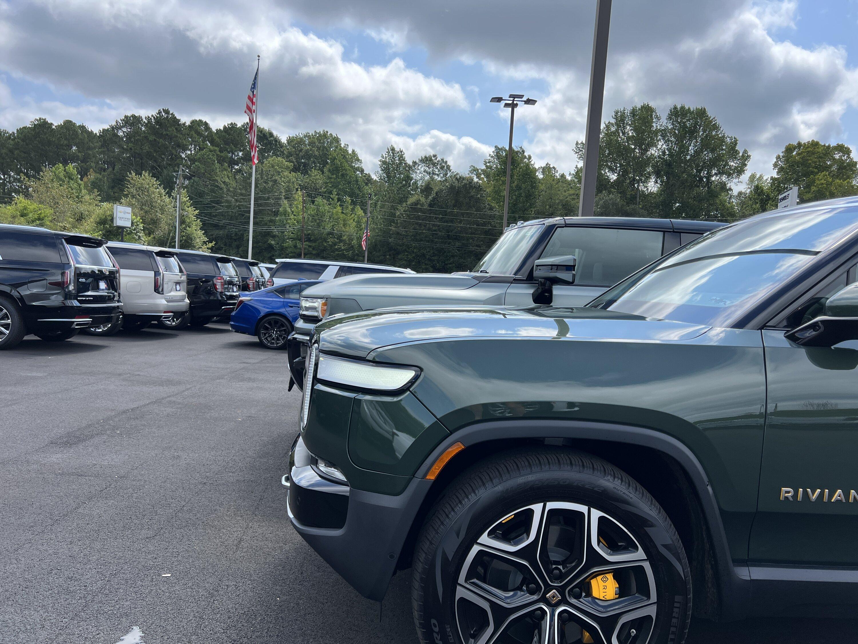Rivian R1T R1S R1S vs Hummer EV SUV size comparison side-by-side 20230828_154844844_iOS
