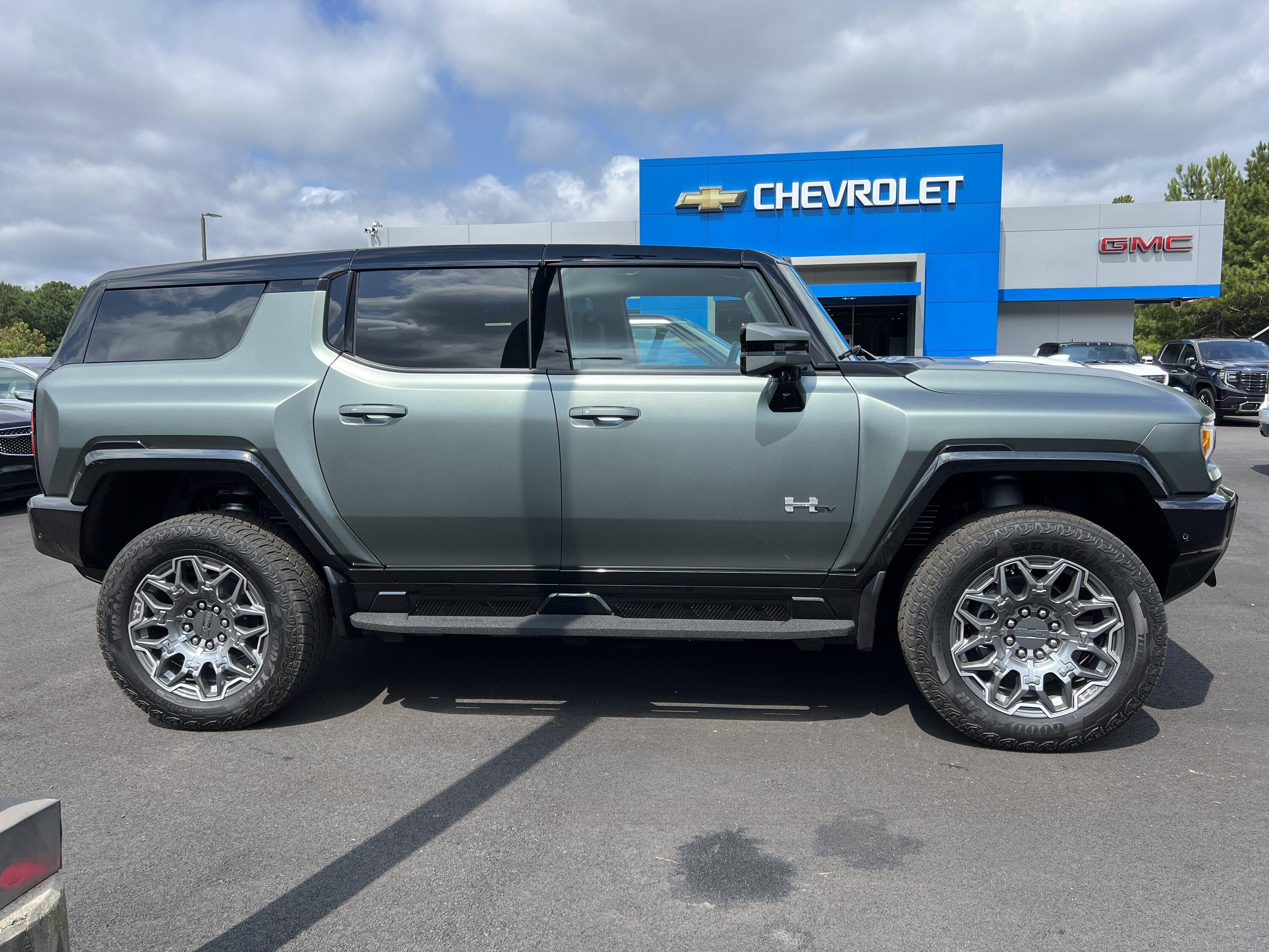 Rivian R1T R1S R1S vs Hummer EV SUV size comparison side-by-side 20230828_155158664_iOS