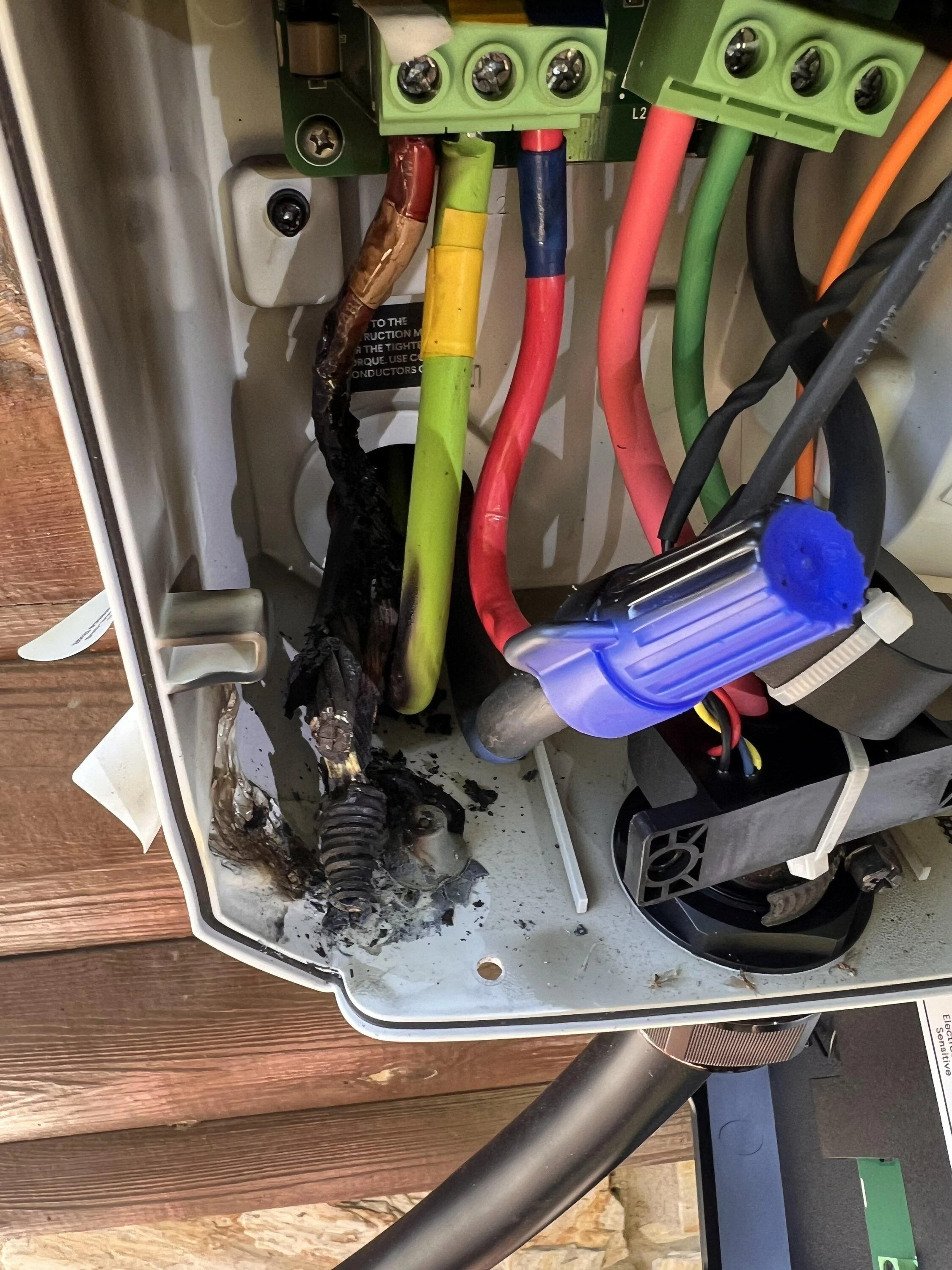 Rivian R1T R1S Rivian wall charger - disappointing IMG_4504