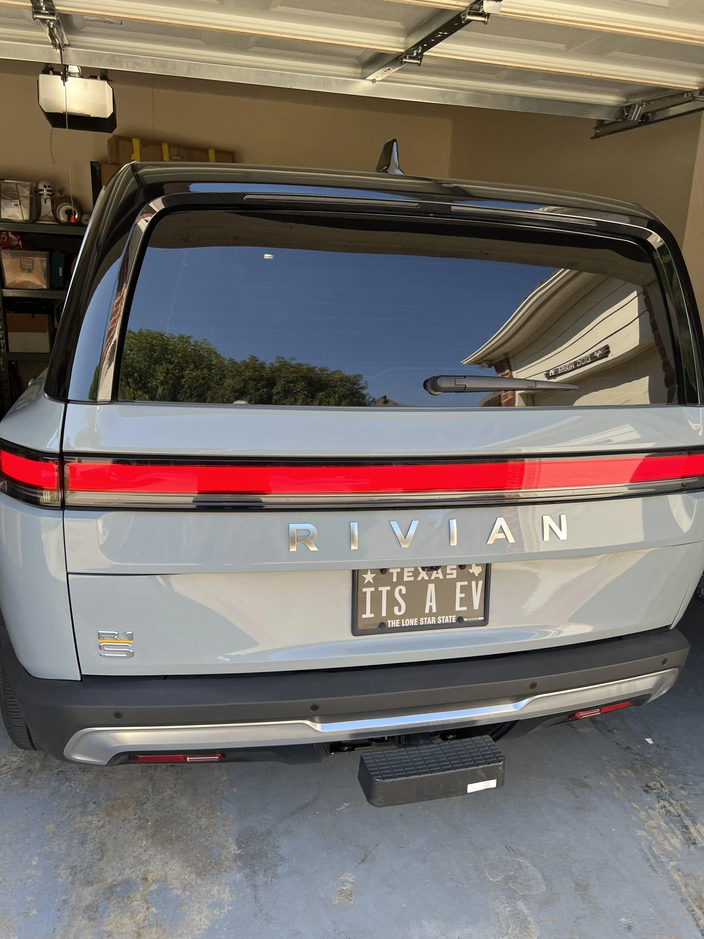 Rivian R1T R1S R1S liftgate opened while driving and all luggage fell out! (Drive Cam video added) 1E891C42-BDC7-4A9E-827D-278807306887