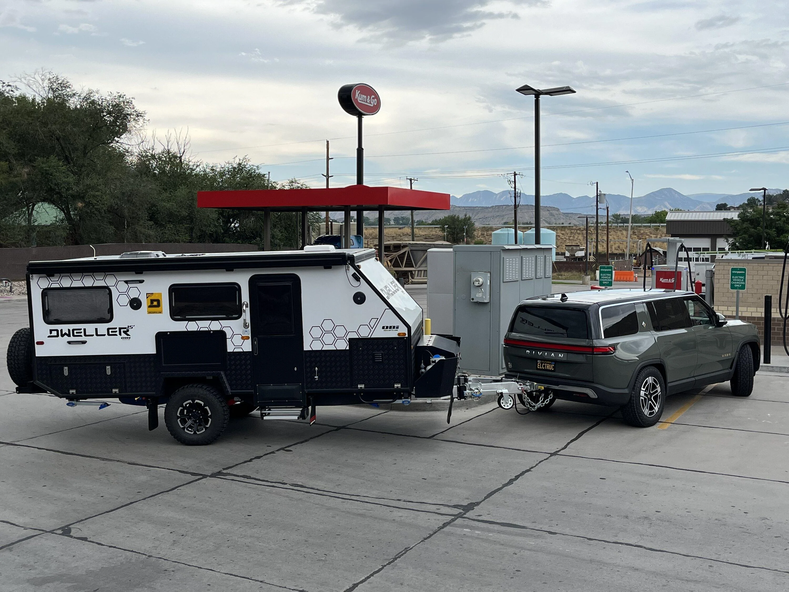 Rivian R1T R1S >2,300 mi. Towing DWELLER Trailer w/ R1S IMG_0649