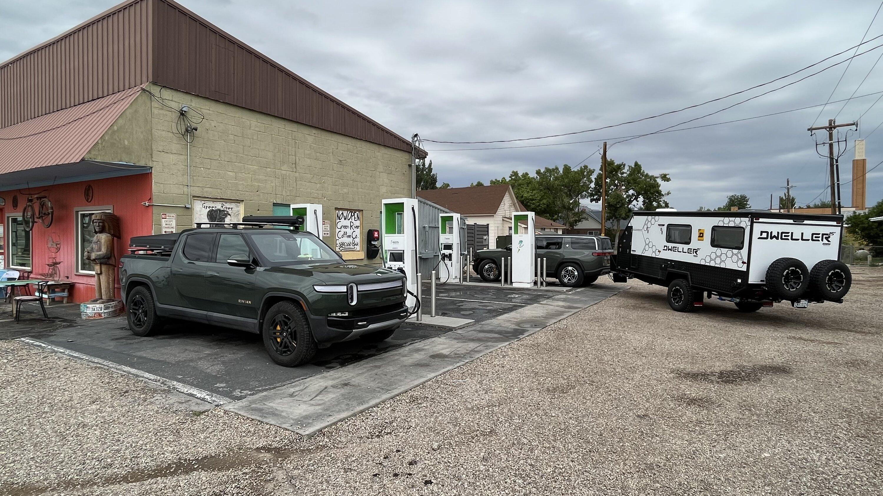 Rivian R1T R1S >2,300 mi. Towing DWELLER Trailer w/ R1S IMG_0645