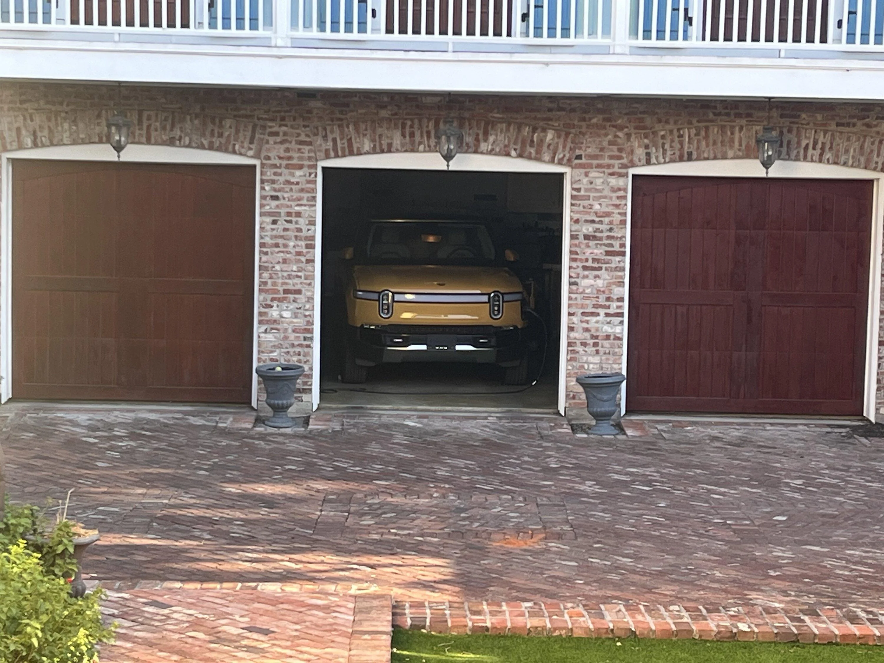 Rivian R1T R1S Please help - debating selling my R1S IMG_5702