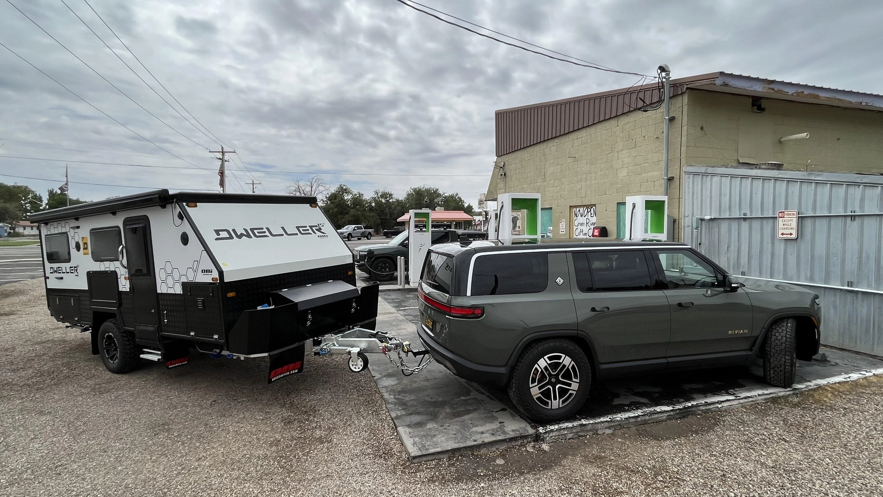 Rivian R1T R1S >2,300 mi. Towing DWELLER Trailer w/ R1S IMG_0644