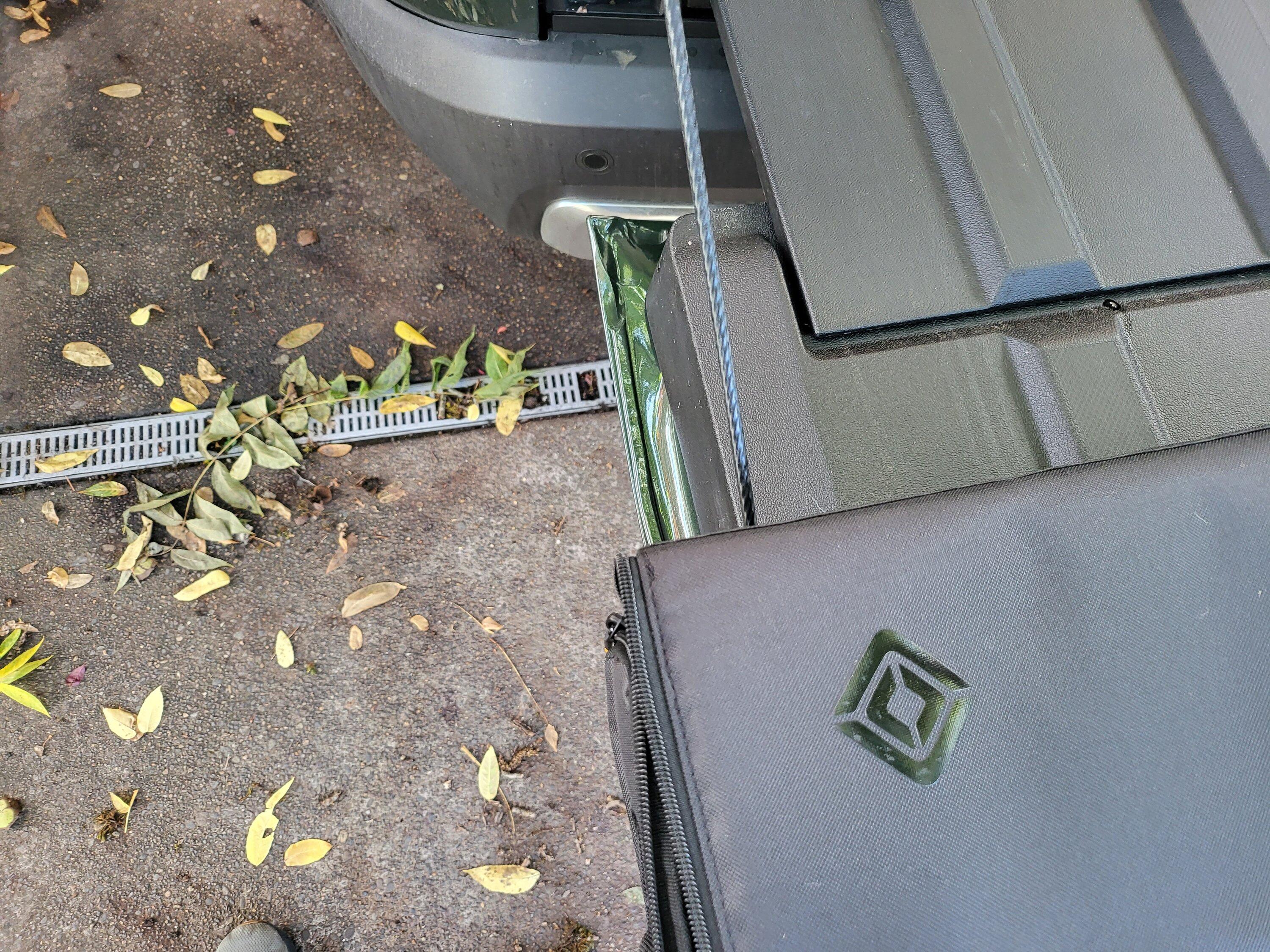 Rivian R1T R1S Pictures & details from my Rivian manual tonneau delivery and installation 20230901_143406